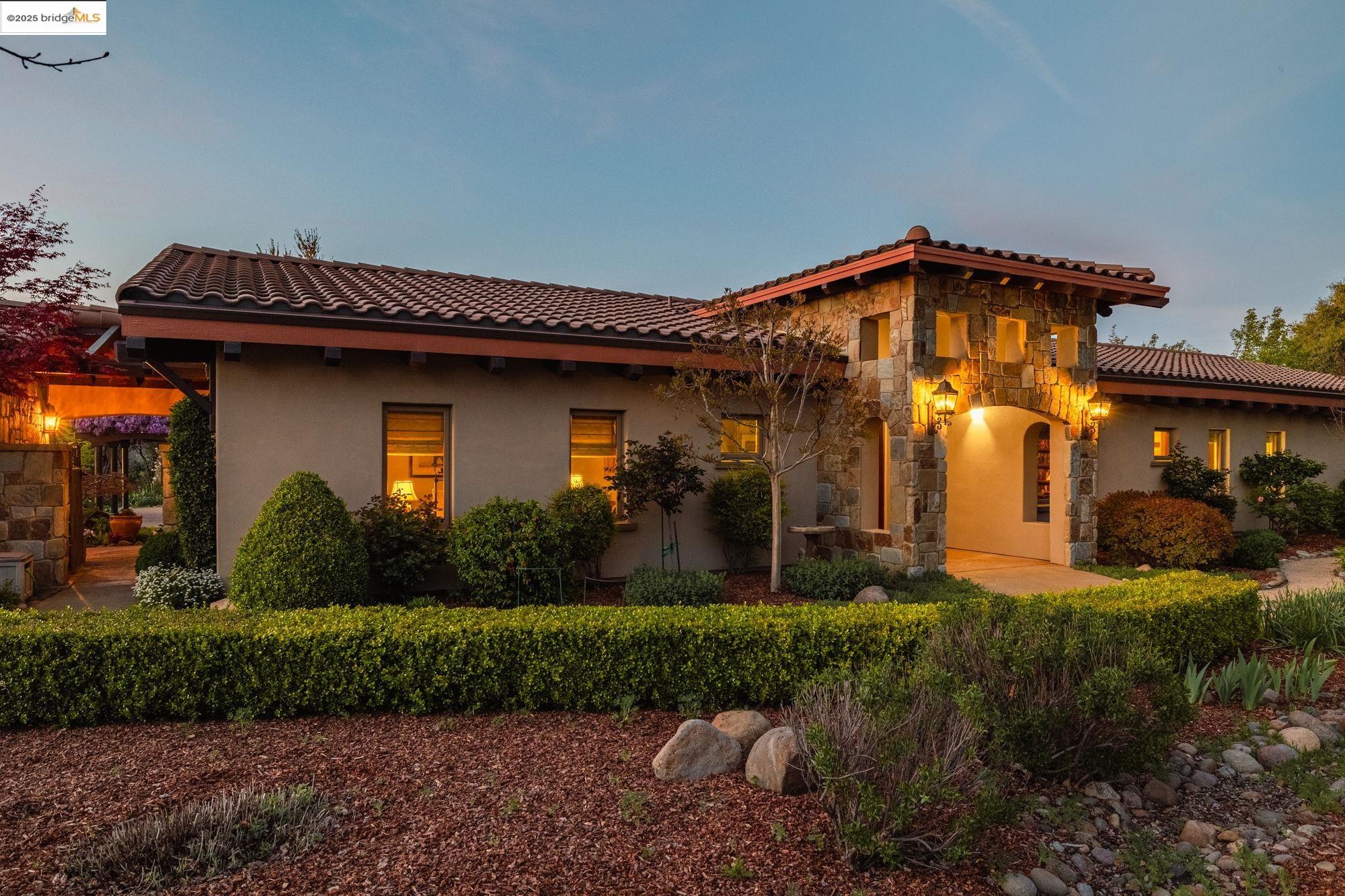 Detail Gallery Image 4 of 55 For 10270 Slate Rim Rd, Sonora,  CA 95370 - 3 Beds | 3 Baths