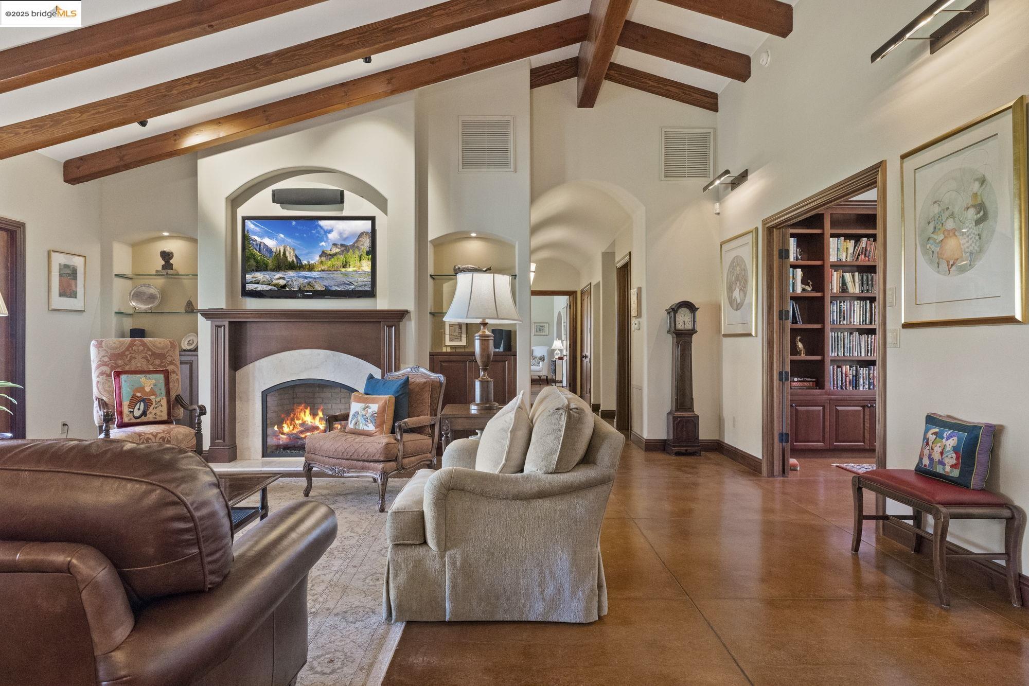 Detail Gallery Image 8 of 55 For 10270 Slate Rim Rd, Sonora,  CA 95370 - 3 Beds | 3 Baths
