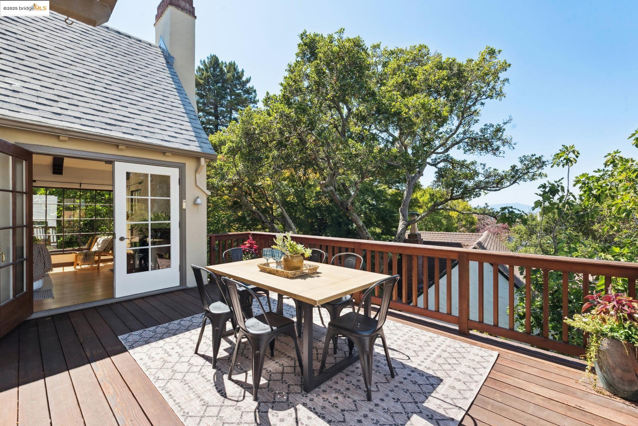 Detail Gallery Image 13 of 60 For 566 the Alameda, Berkeley,  CA 94707 - 4 Beds | 2 Baths