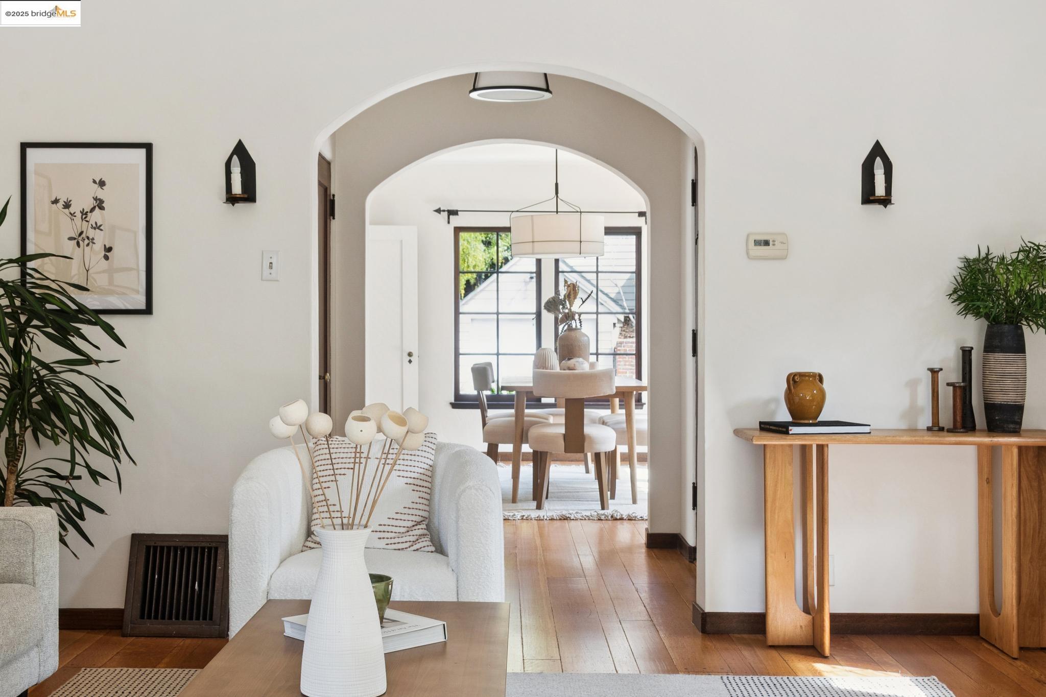 Detail Gallery Image 21 of 60 For 566 the Alameda, Berkeley,  CA 94707 - 4 Beds | 2 Baths