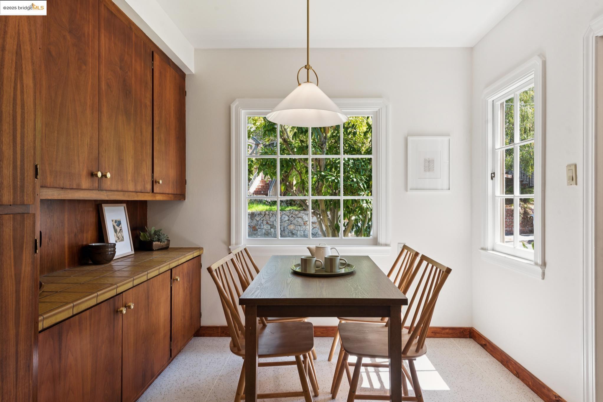 Detail Gallery Image 27 of 60 For 566 the Alameda, Berkeley,  CA 94707 - 4 Beds | 2 Baths