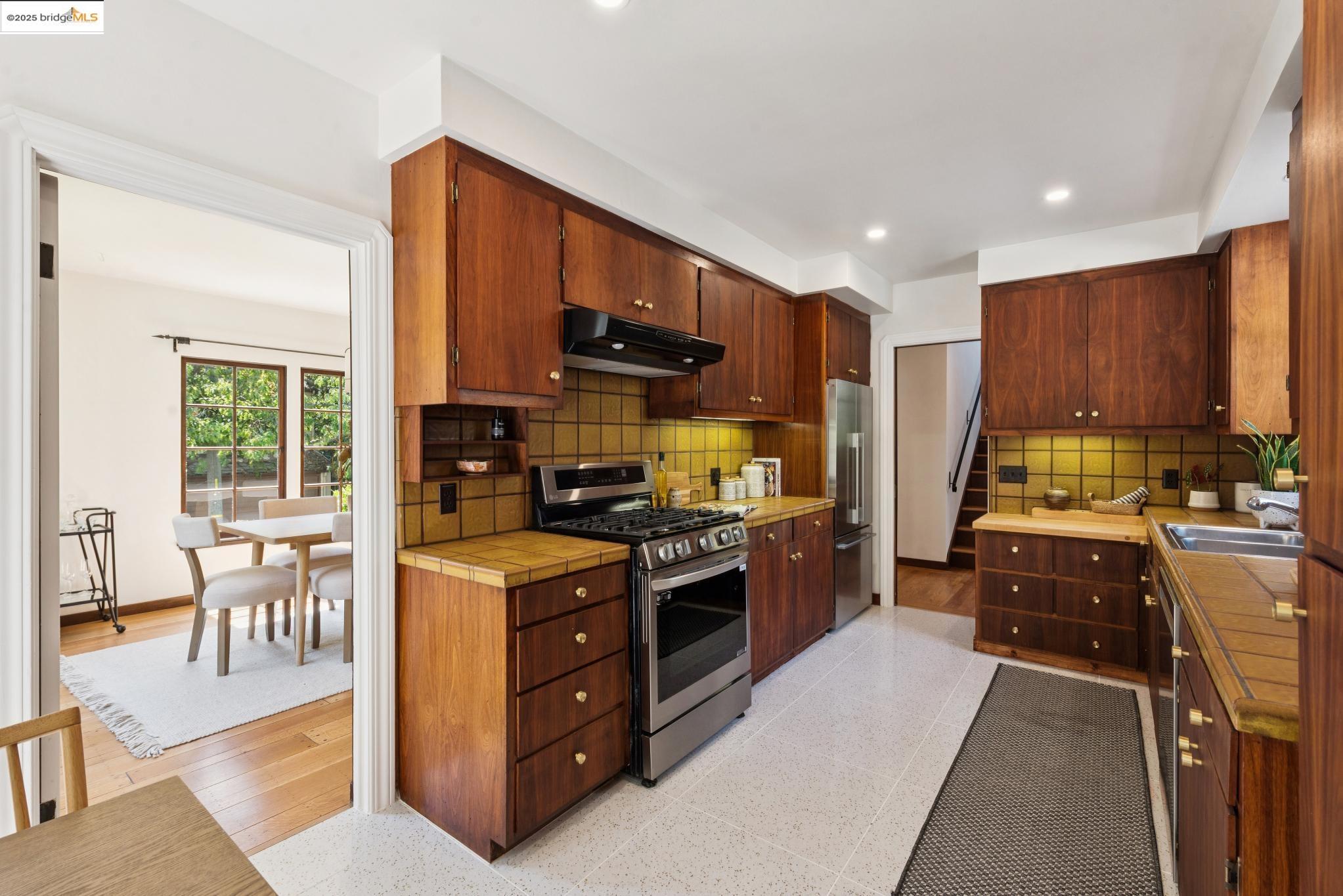 Detail Gallery Image 29 of 60 For 566 the Alameda, Berkeley,  CA 94707 - 4 Beds | 2 Baths
