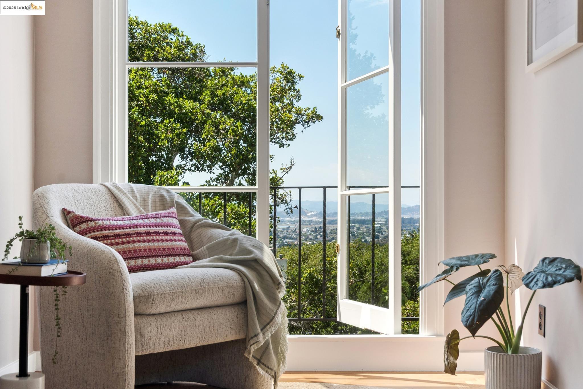 Detail Gallery Image 40 of 60 For 566 the Alameda, Berkeley,  CA 94707 - 4 Beds | 2 Baths