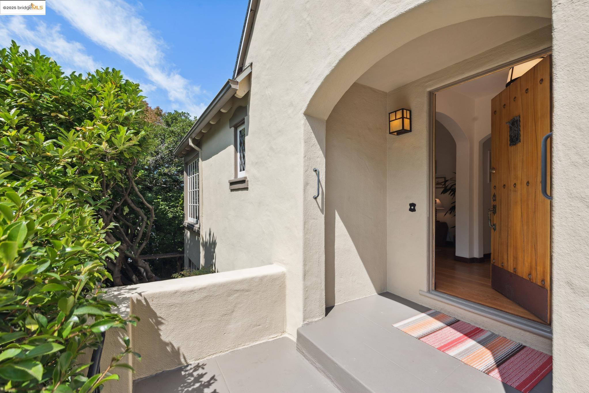 Detail Gallery Image 5 of 60 For 566 the Alameda, Berkeley,  CA 94707 - 4 Beds | 2 Baths