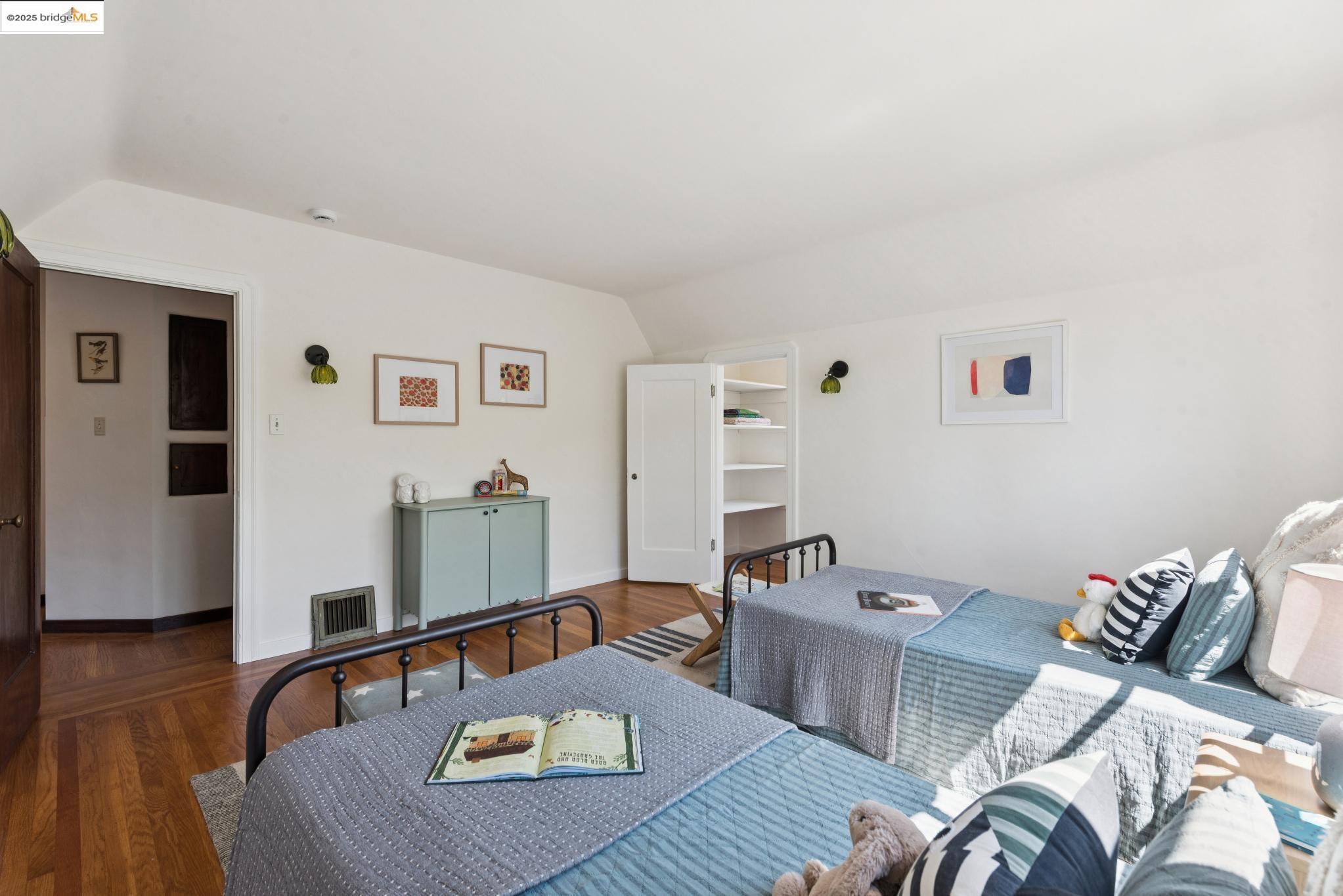 Detail Gallery Image 46 of 60 For 566 the Alameda, Berkeley,  CA 94707 - 4 Beds | 2 Baths