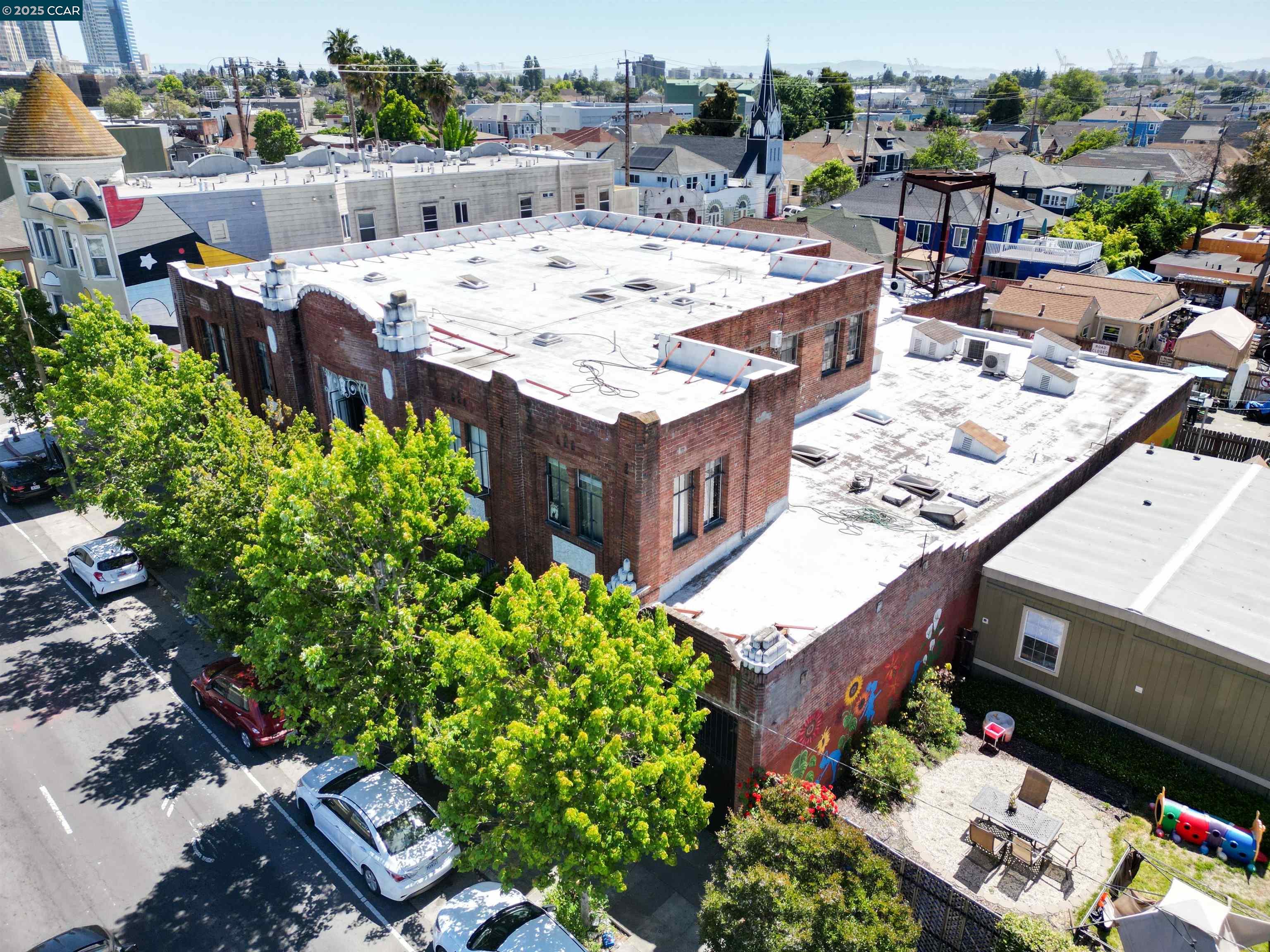 Detail Gallery Image 3 of 18 For 2521 San Pablo Ave, Oakland,  CA 94612 - – Beds | – Baths