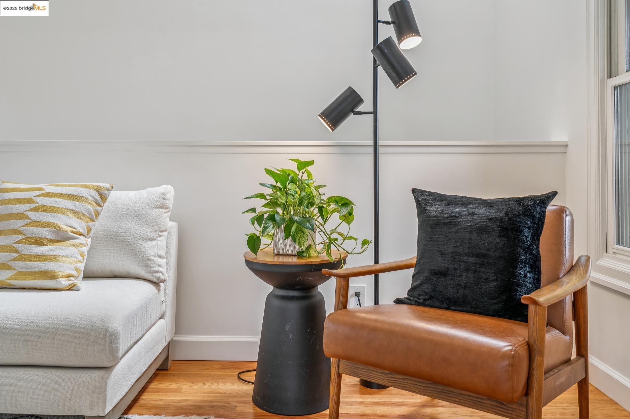 Detail Gallery Image 11 of 60 For 4926 Desmond St, Oakland,  CA 94618 - 2 Beds | 1/1 Baths