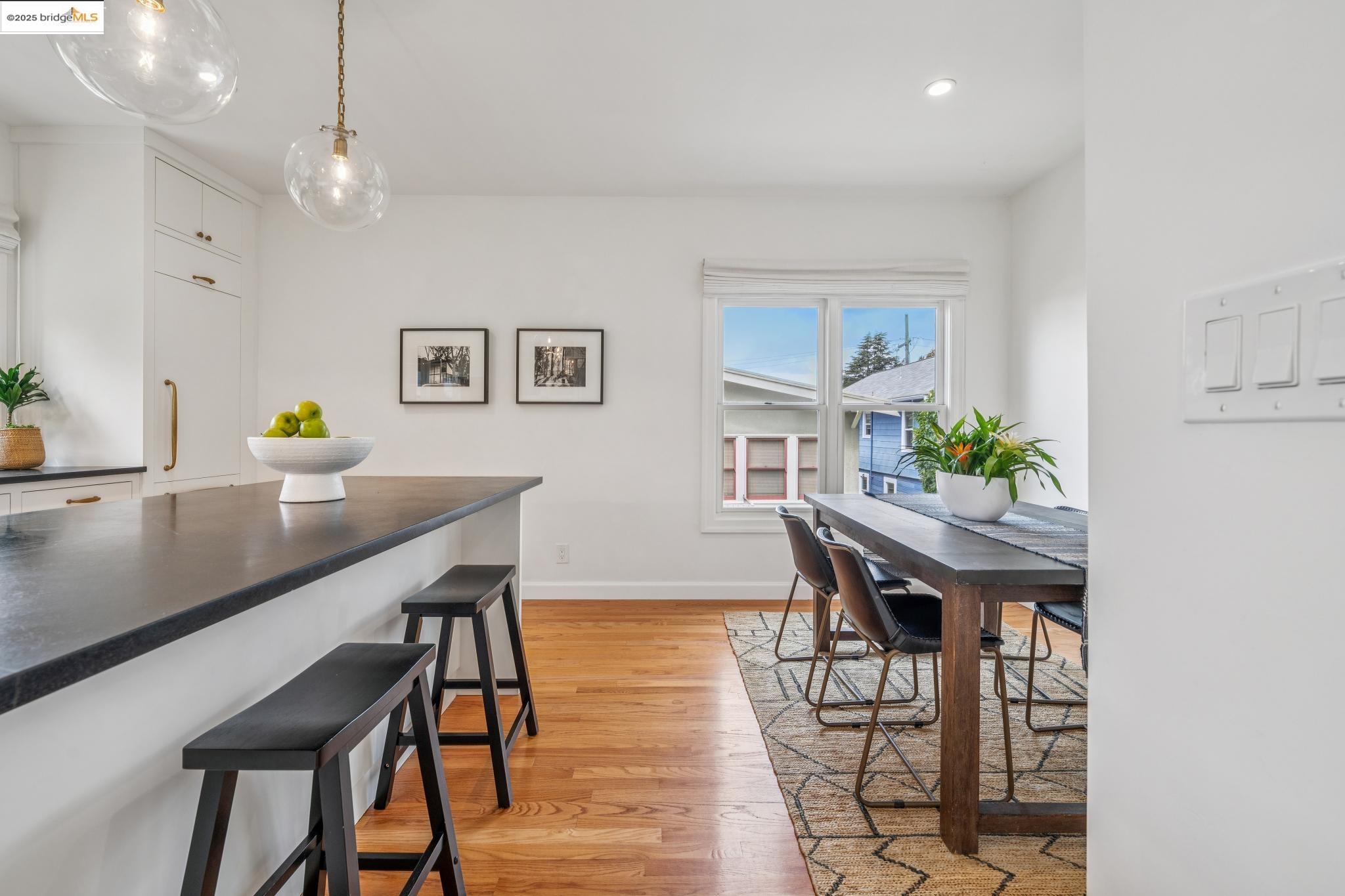 Detail Gallery Image 14 of 60 For 4926 Desmond St, Oakland,  CA 94618 - 2 Beds | 1/1 Baths