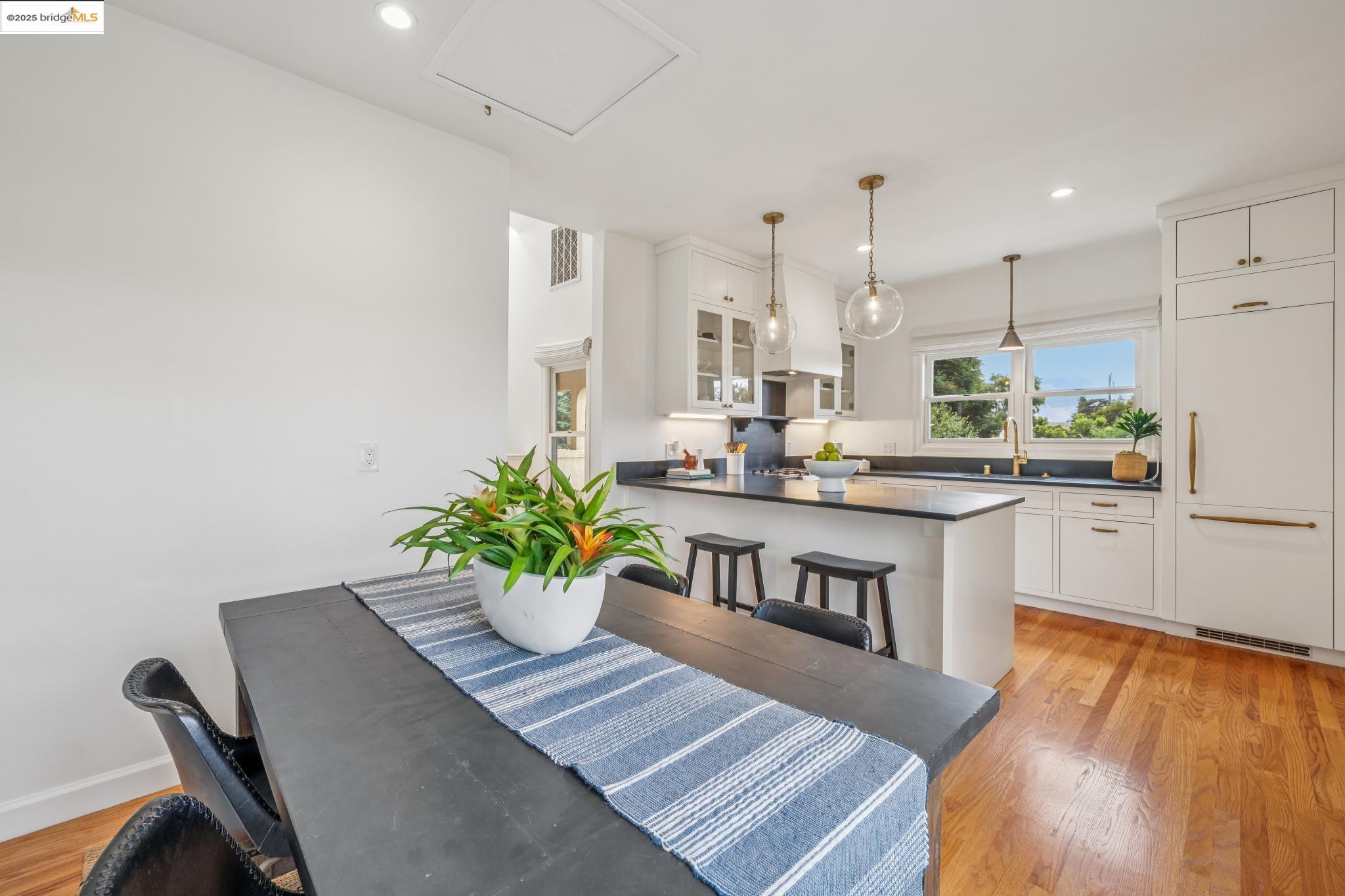 Detail Gallery Image 18 of 60 For 4926 Desmond St, Oakland,  CA 94618 - 2 Beds | 1/1 Baths