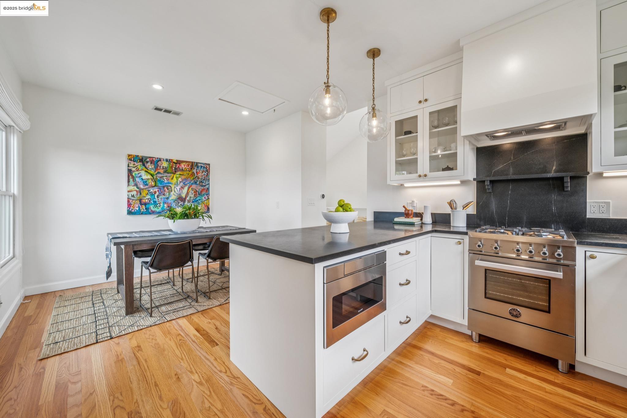 Detail Gallery Image 27 of 60 For 4926 Desmond St, Oakland,  CA 94618 - 2 Beds | 1/1 Baths