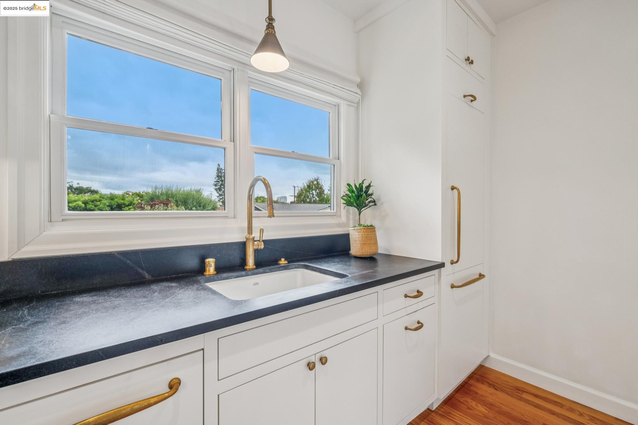Detail Gallery Image 28 of 60 For 4926 Desmond St, Oakland,  CA 94618 - 2 Beds | 1/1 Baths