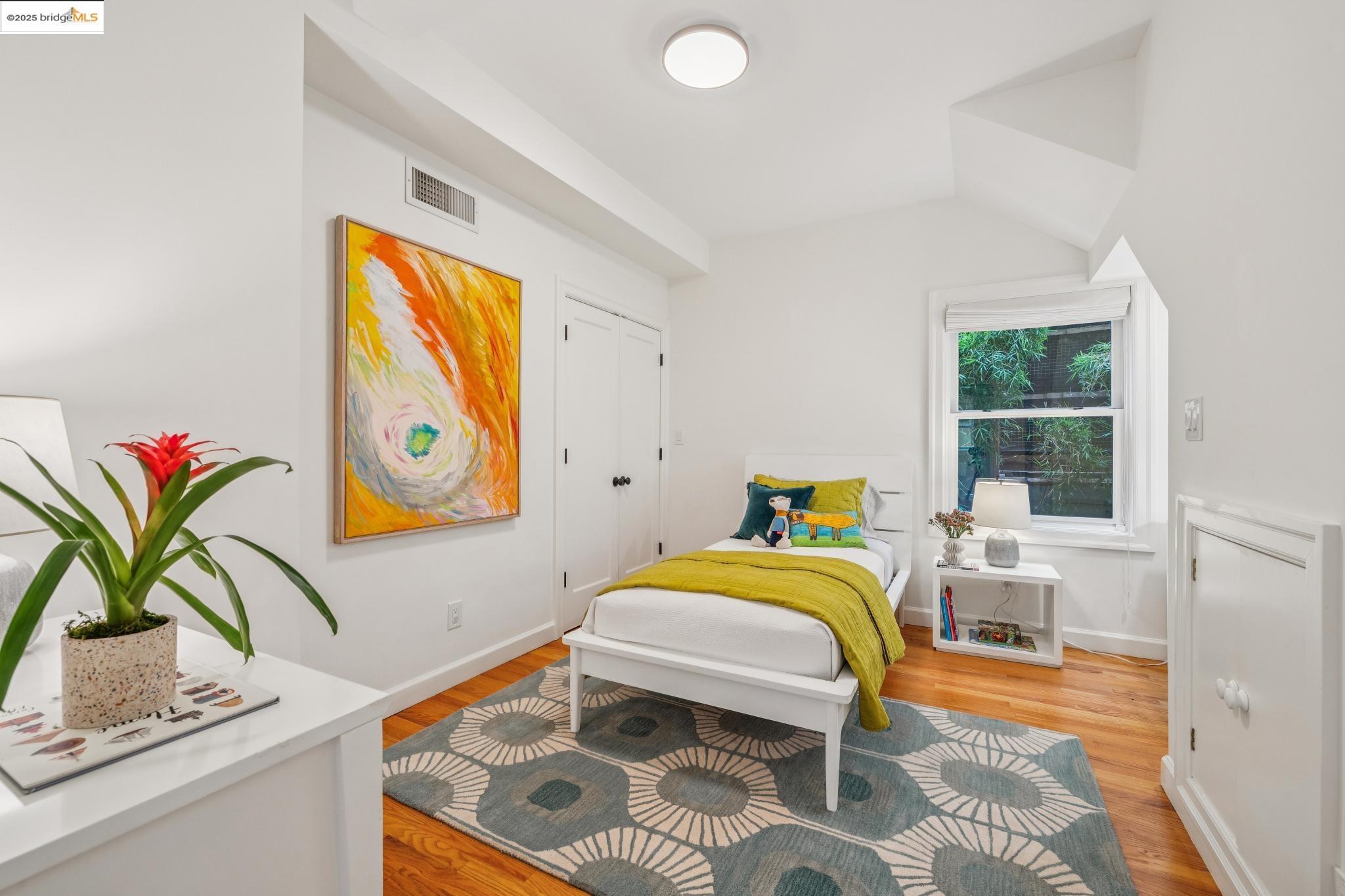 Detail Gallery Image 33 of 60 For 4926 Desmond St, Oakland,  CA 94618 - 2 Beds | 1/1 Baths