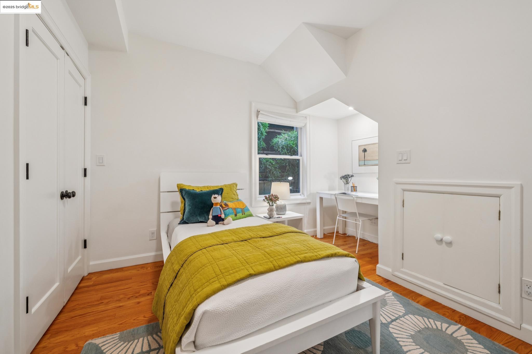 Detail Gallery Image 36 of 60 For 4926 Desmond St, Oakland,  CA 94618 - 2 Beds | 1/1 Baths