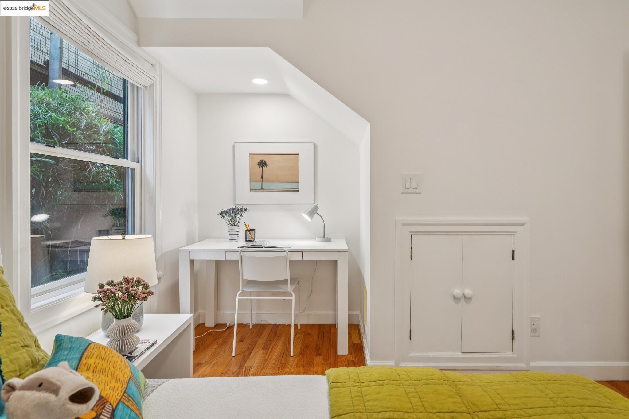 Detail Gallery Image 39 of 60 For 4926 Desmond St, Oakland,  CA 94618 - 2 Beds | 1/1 Baths