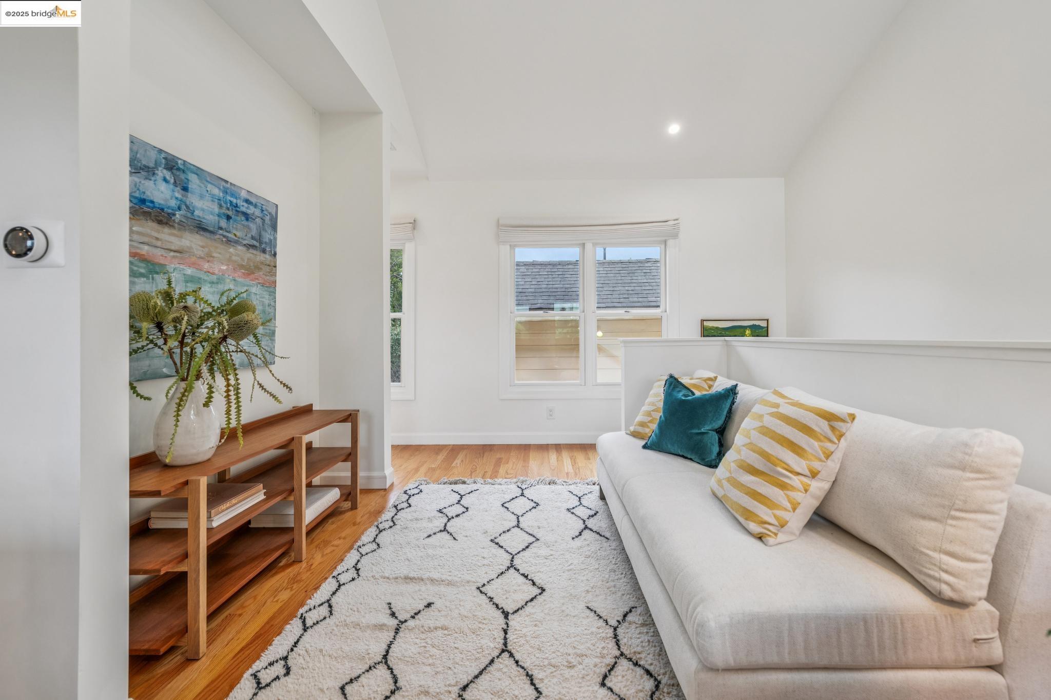 Detail Gallery Image 5 of 60 For 4926 Desmond St, Oakland,  CA 94618 - 2 Beds | 1/1 Baths