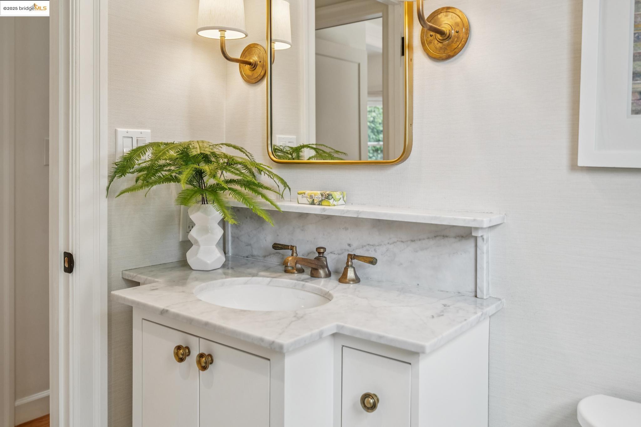 Detail Gallery Image 45 of 60 For 4926 Desmond St, Oakland,  CA 94618 - 2 Beds | 1/1 Baths
