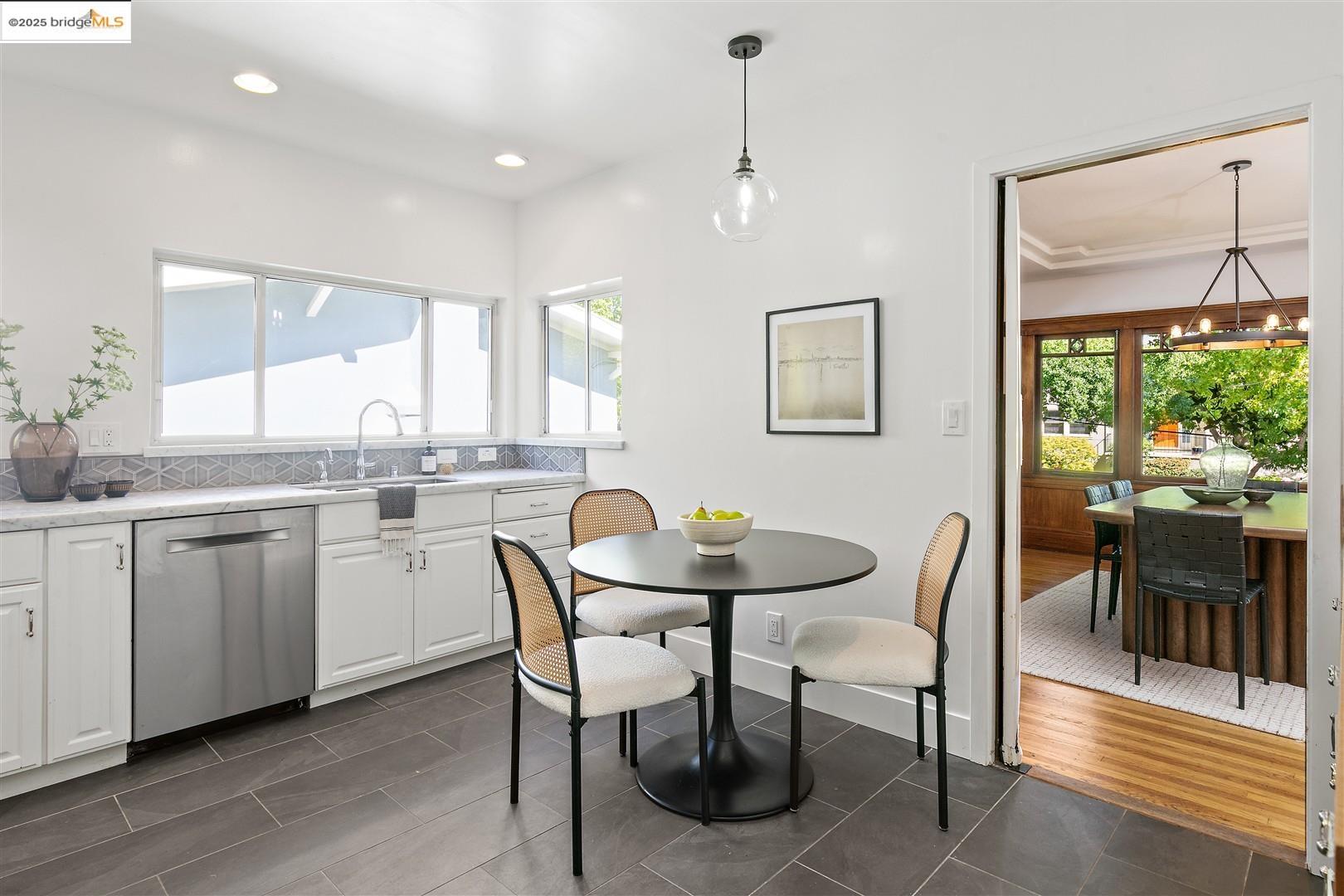 Detail Gallery Image 17 of 54 For 121 Nova Dr, Piedmont,  CA 94610 - 3 Beds | 2 Baths
