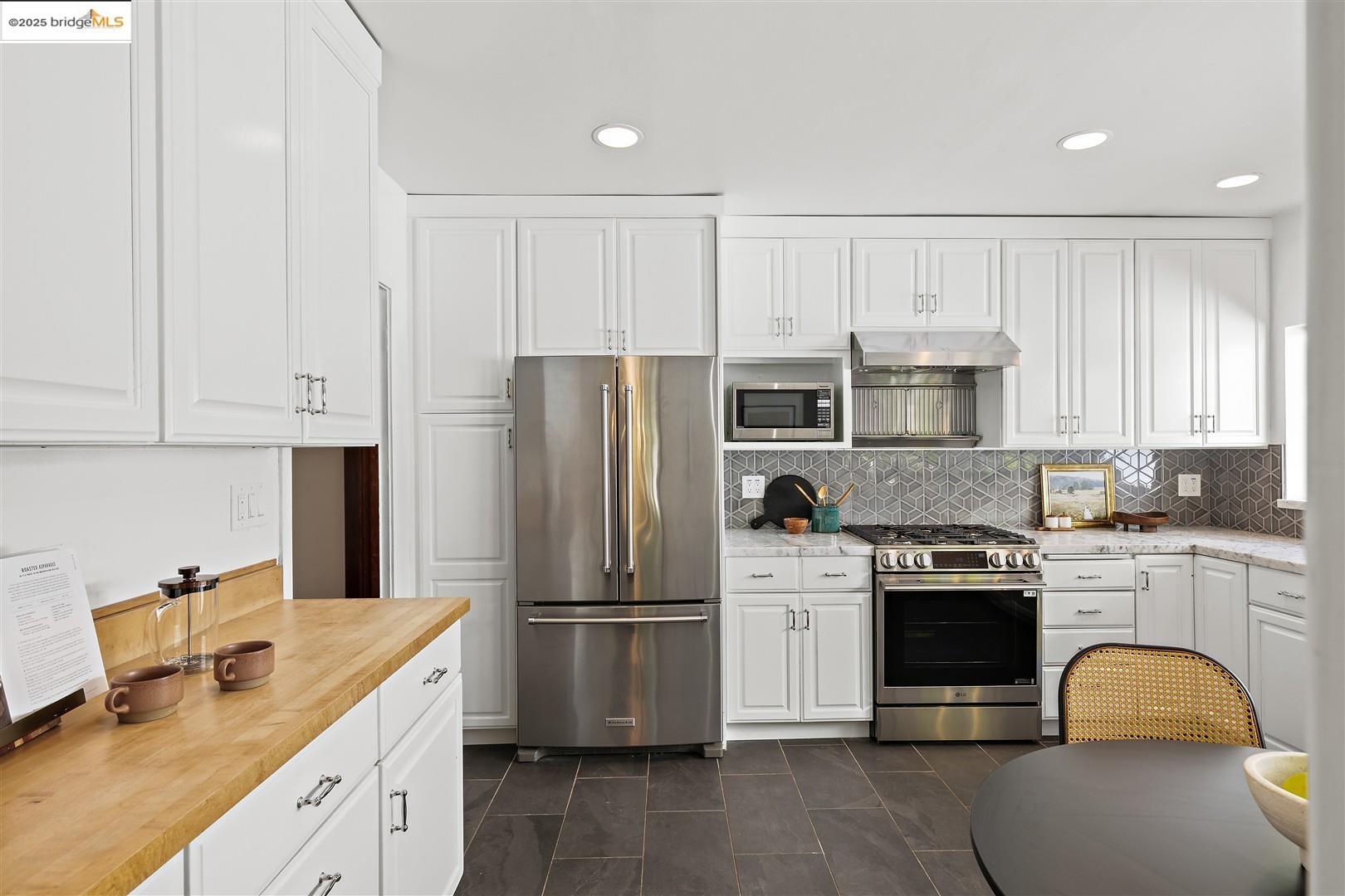 Detail Gallery Image 18 of 54 For 121 Nova Dr, Piedmont,  CA 94610 - 3 Beds | 2 Baths