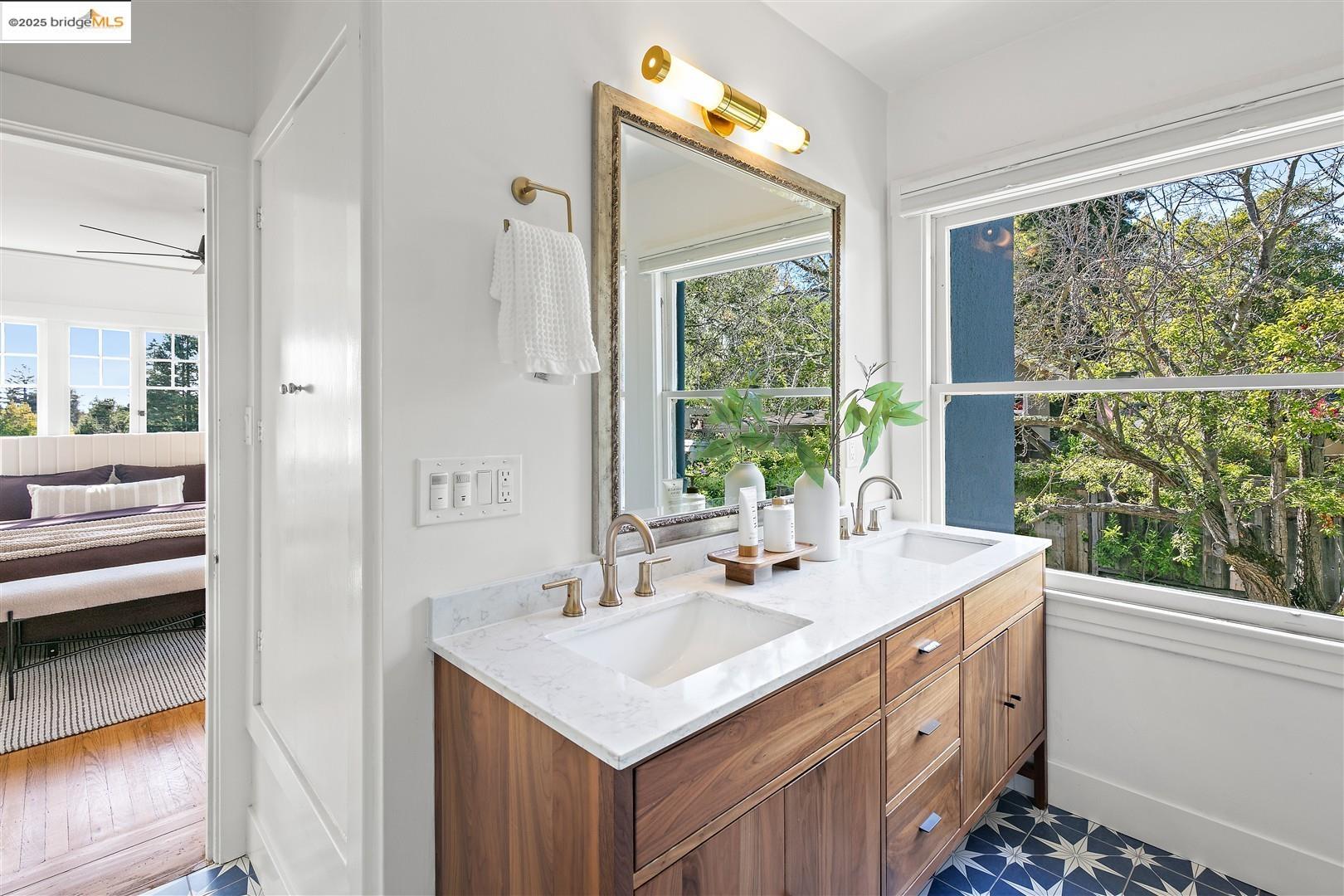 Detail Gallery Image 25 of 54 For 121 Nova Dr, Piedmont,  CA 94610 - 3 Beds | 2 Baths