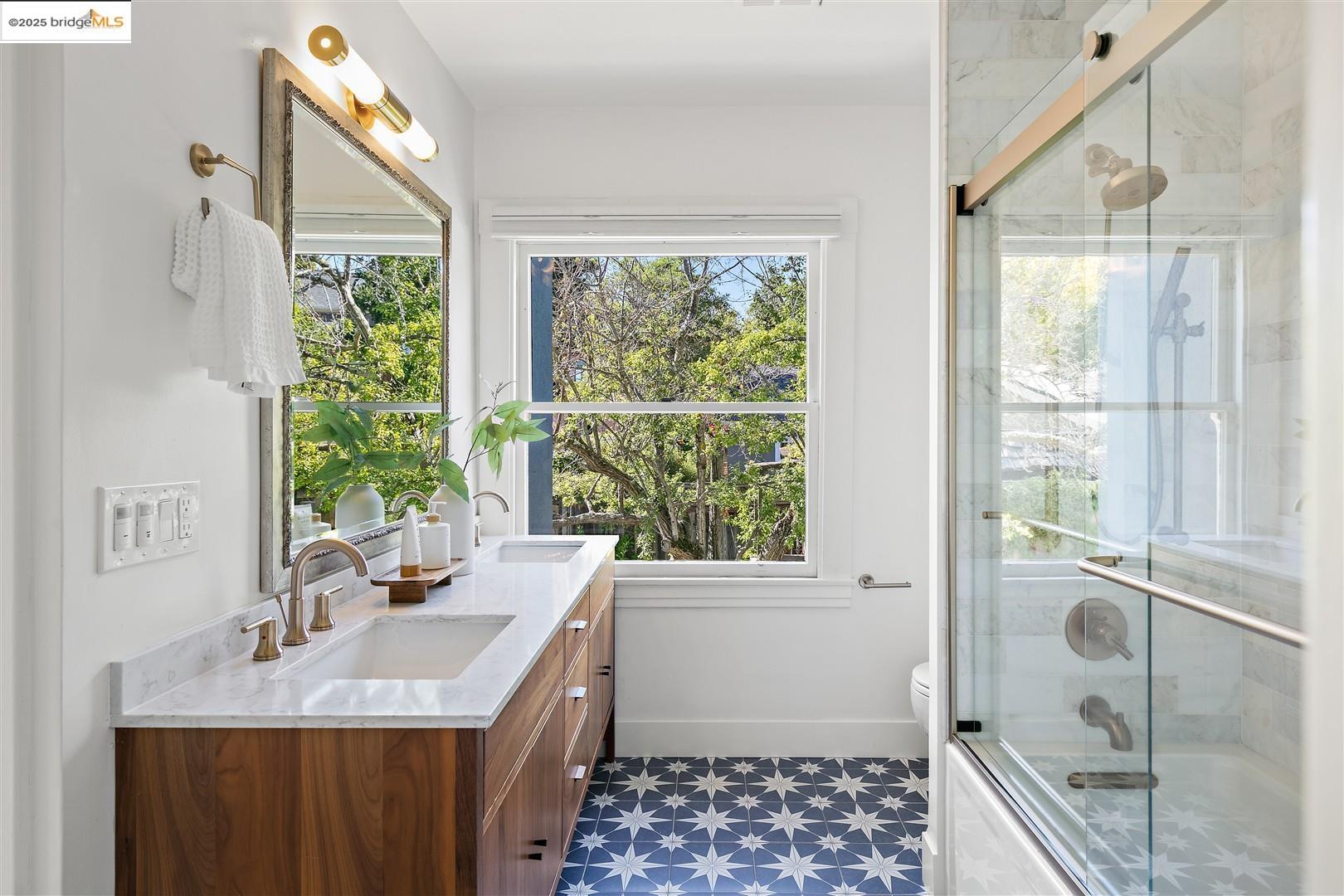 Detail Gallery Image 26 of 54 For 121 Nova Dr, Piedmont,  CA 94610 - 3 Beds | 2 Baths