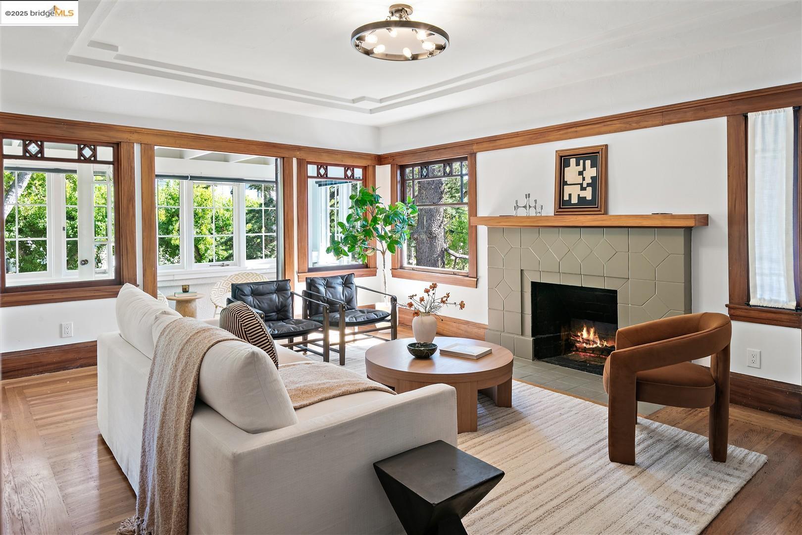 Detail Gallery Image 4 of 54 For 121 Nova Dr, Piedmont,  CA 94610 - 3 Beds | 2 Baths