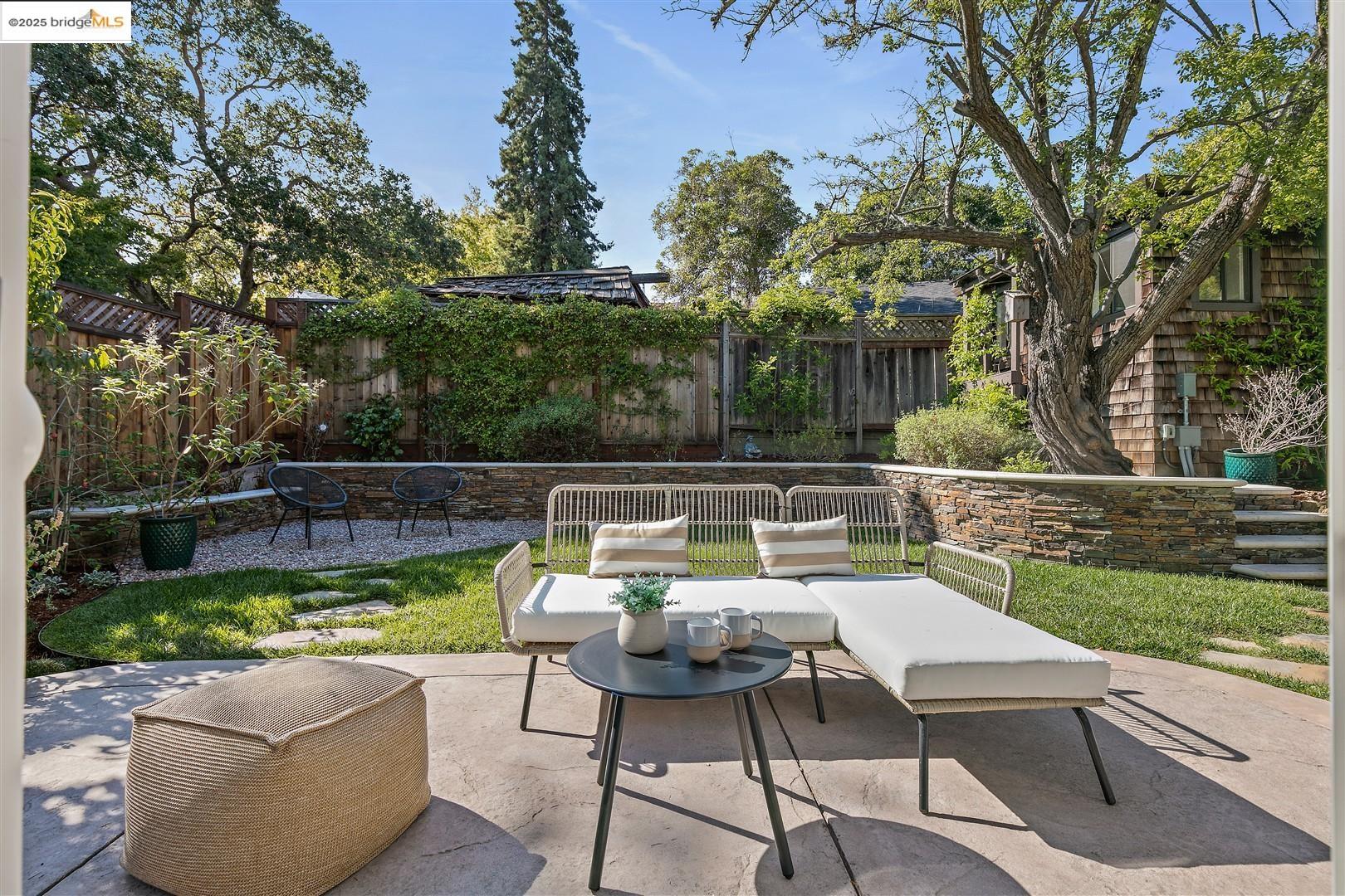 Detail Gallery Image 35 of 54 For 121 Nova Dr, Piedmont,  CA 94610 - 3 Beds | 2 Baths