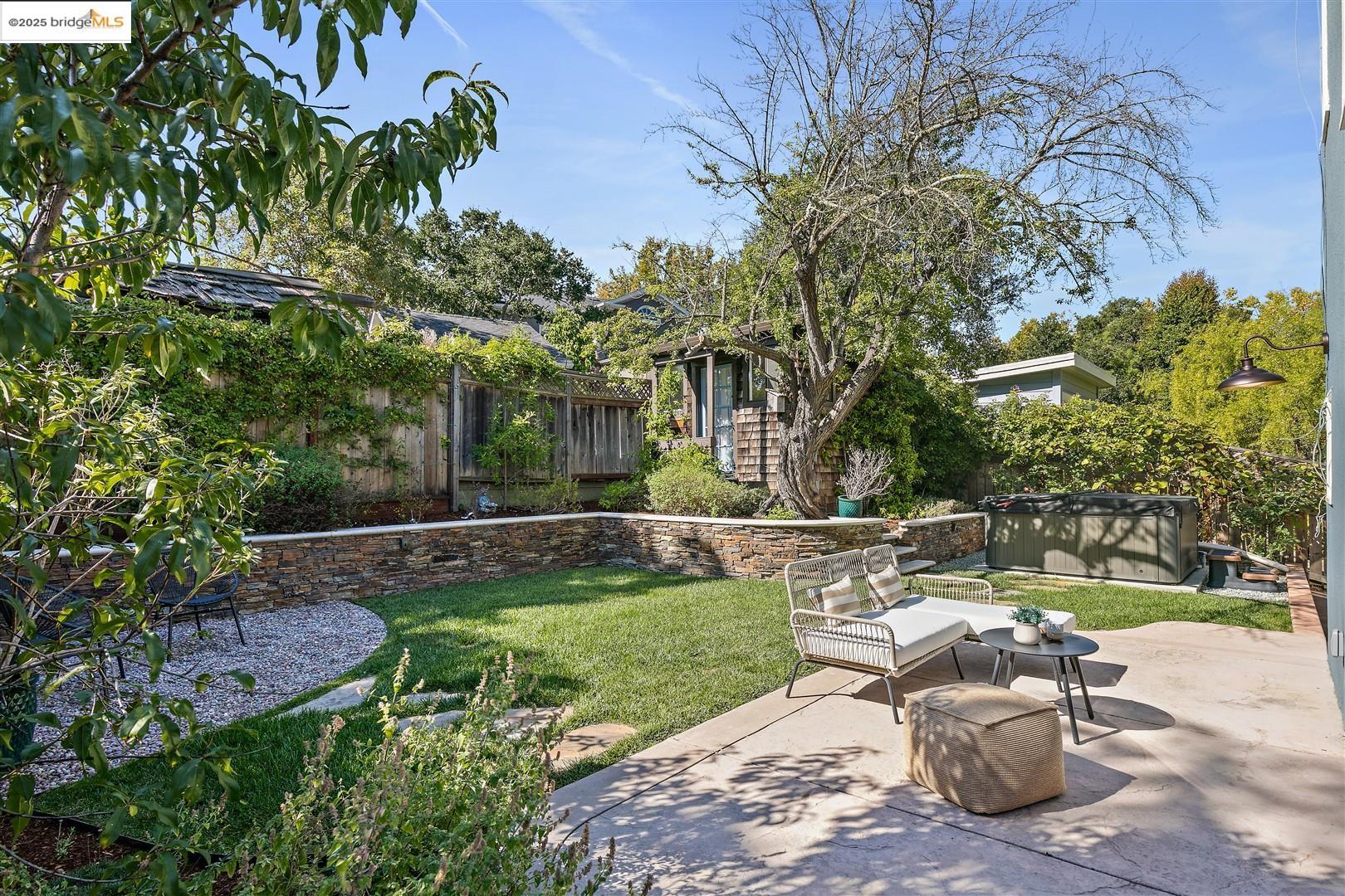 Detail Gallery Image 36 of 54 For 121 Nova Dr, Piedmont,  CA 94610 - 3 Beds | 2 Baths