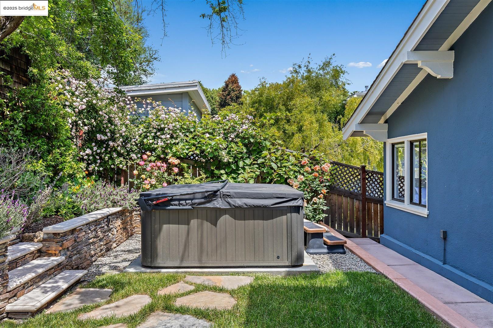 Detail Gallery Image 37 of 54 For 121 Nova Dr, Piedmont,  CA 94610 - 3 Beds | 2 Baths