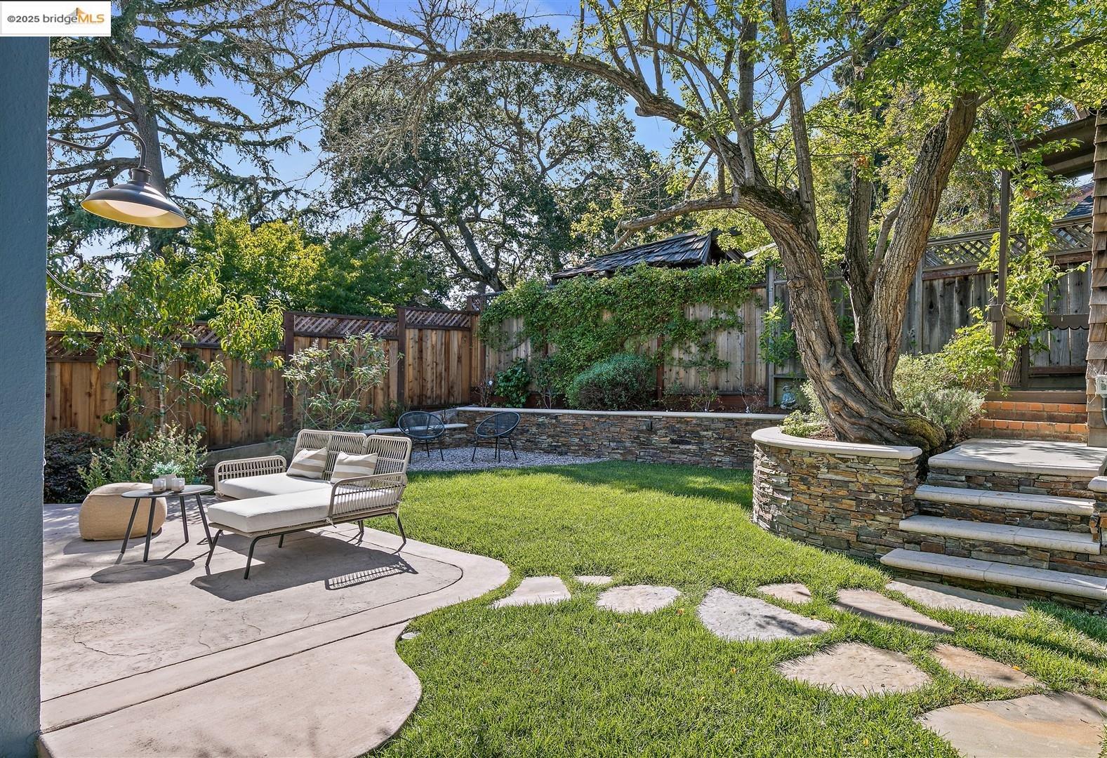 Detail Gallery Image 39 of 54 For 121 Nova Dr, Piedmont,  CA 94610 - 3 Beds | 2 Baths