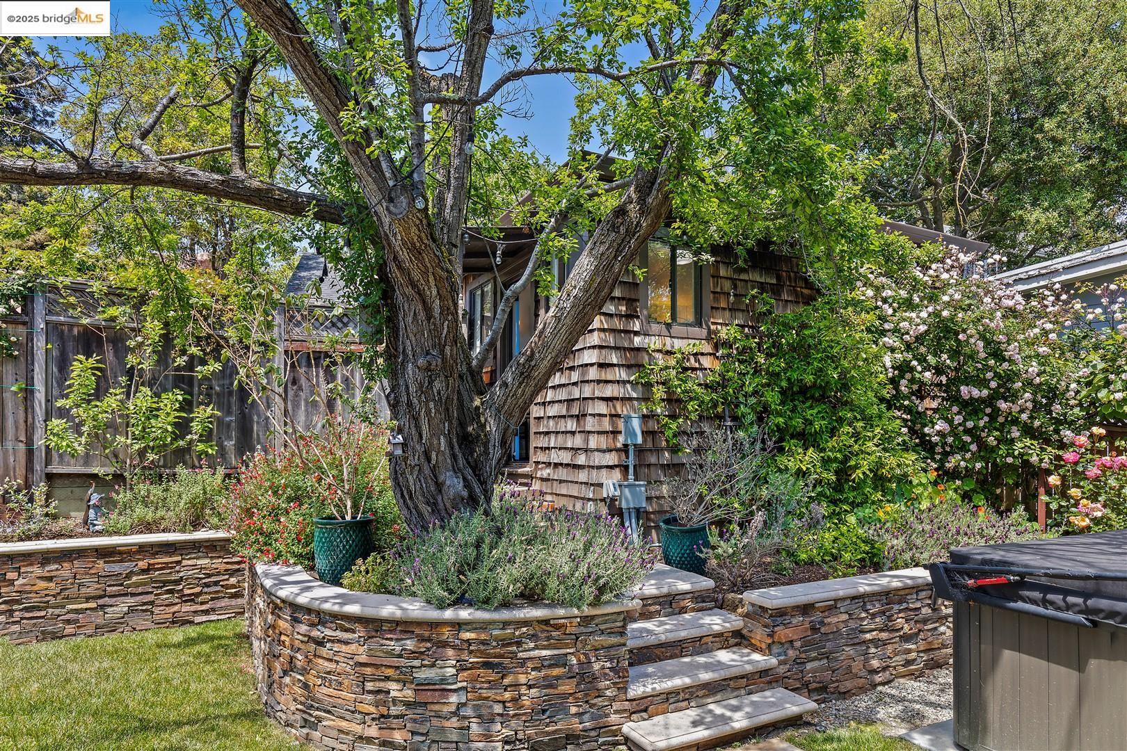Detail Gallery Image 41 of 54 For 121 Nova Dr, Piedmont,  CA 94610 - 3 Beds | 2 Baths