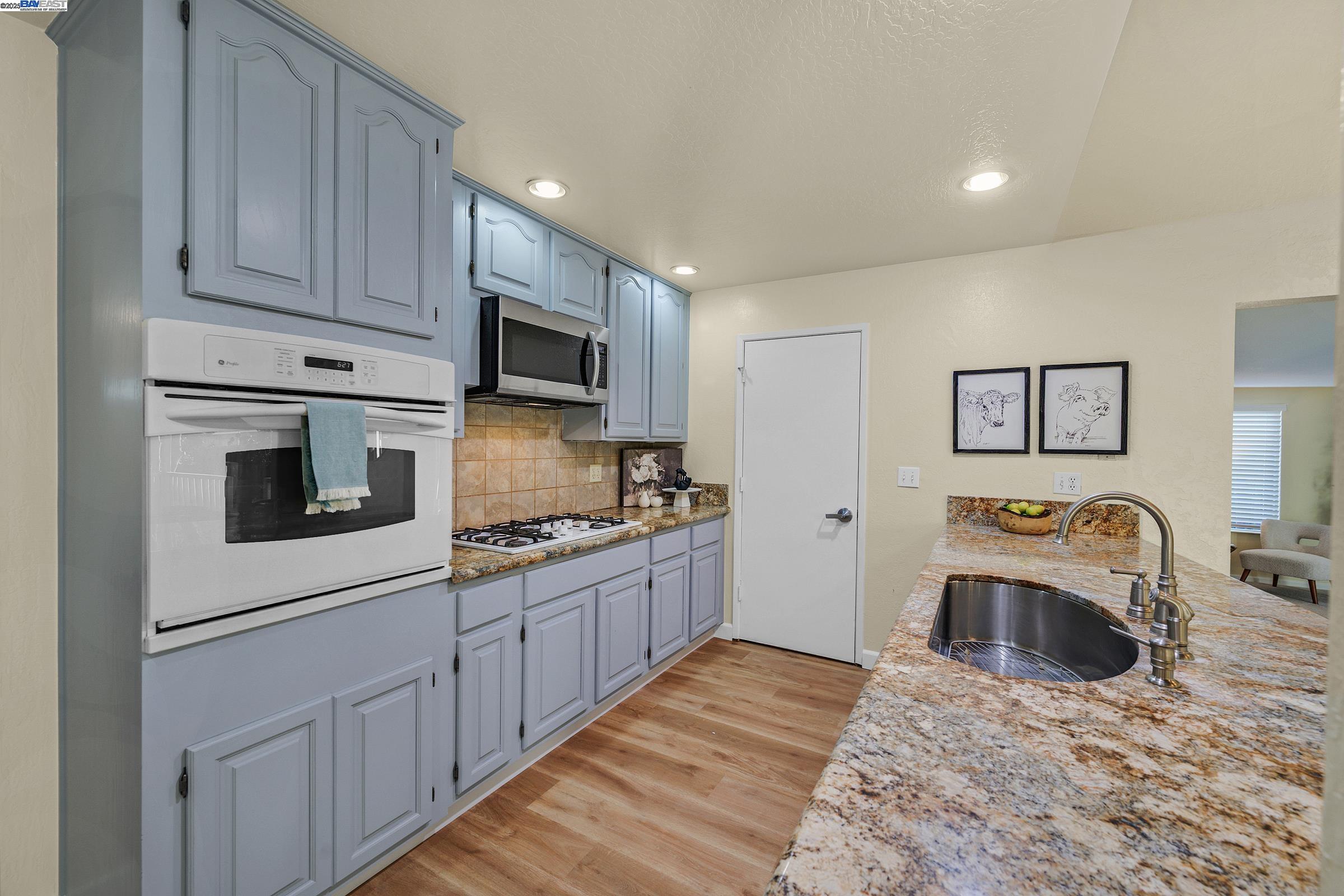Detail Gallery Image 16 of 39 For 866 Cortland Way, Livermore,  CA 94551 - 4 Beds | 2 Baths