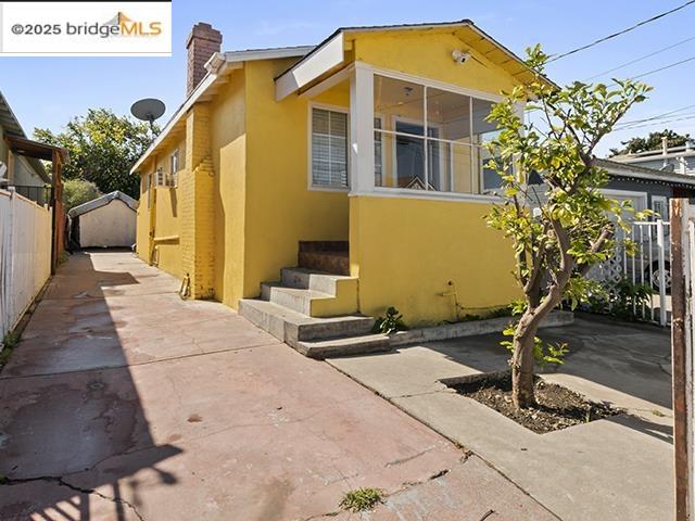 Detail Gallery Image 1 of 10 For 1132 86th Ave, Oakland,  CA 94621 - 1 Beds | 1 Baths
