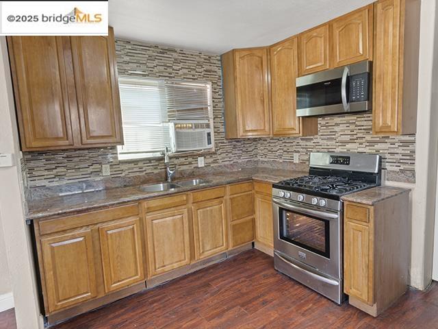 Detail Gallery Image 2 of 10 For 1132 86th Ave, Oakland,  CA 94621 - 1 Beds | 1 Baths