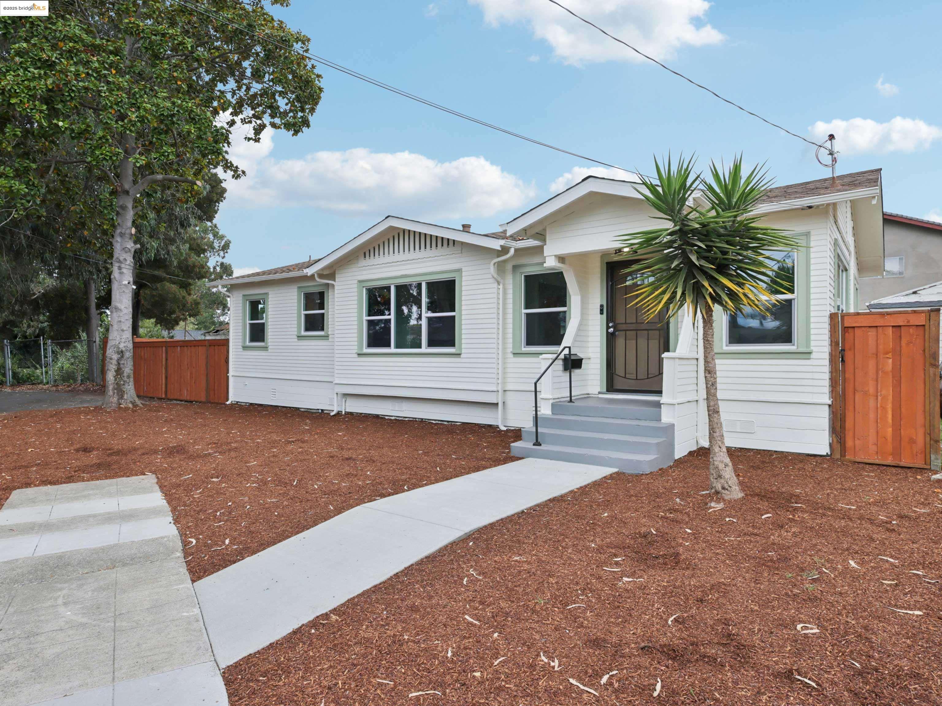 Detail Gallery Image 2 of 43 For 2263 80th Ave, Oakland,  CA 94605 - 3 Beds | 1 Baths