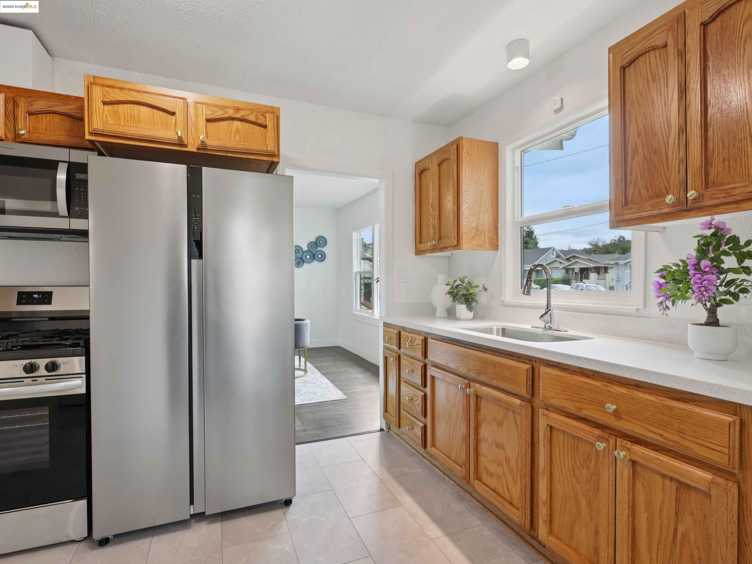 Detail Gallery Image 13 of 43 For 2263 80th Ave, Oakland,  CA 94605 - 3 Beds | 1 Baths