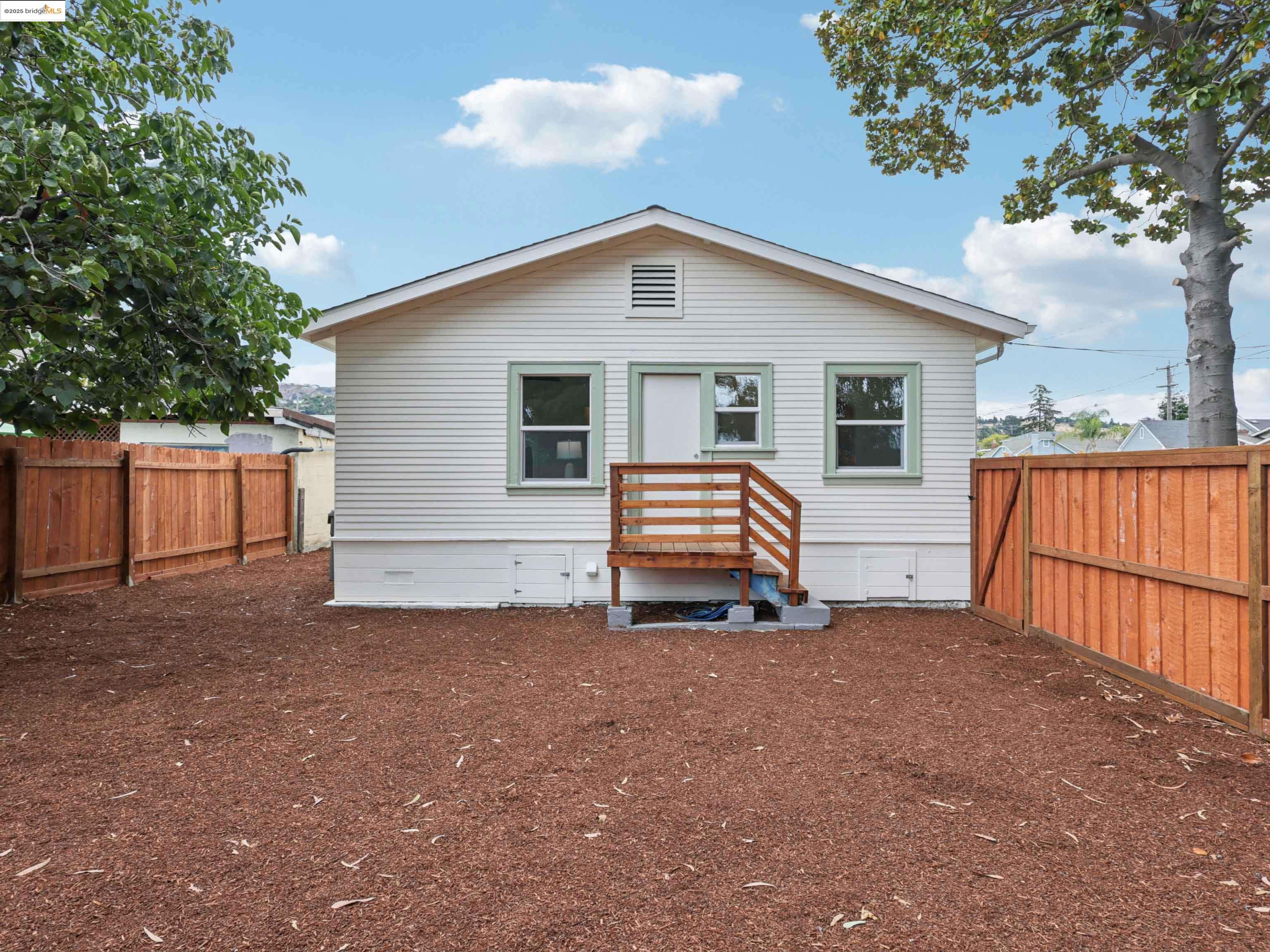 Detail Gallery Image 30 of 43 For 2263 80th Ave, Oakland,  CA 94605 - 3 Beds | 1 Baths