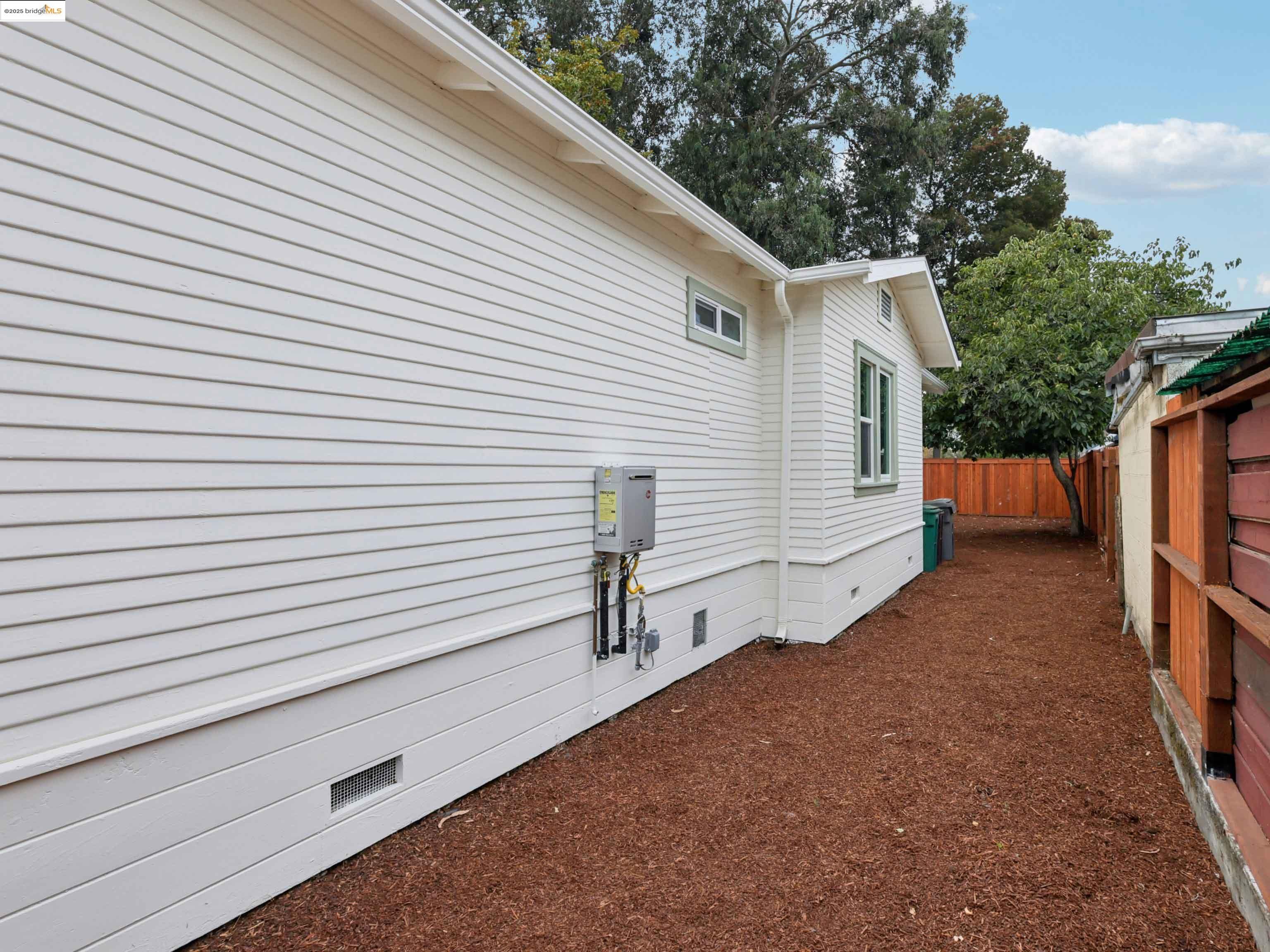 Detail Gallery Image 34 of 43 For 2263 80th Ave, Oakland,  CA 94605 - 3 Beds | 1 Baths