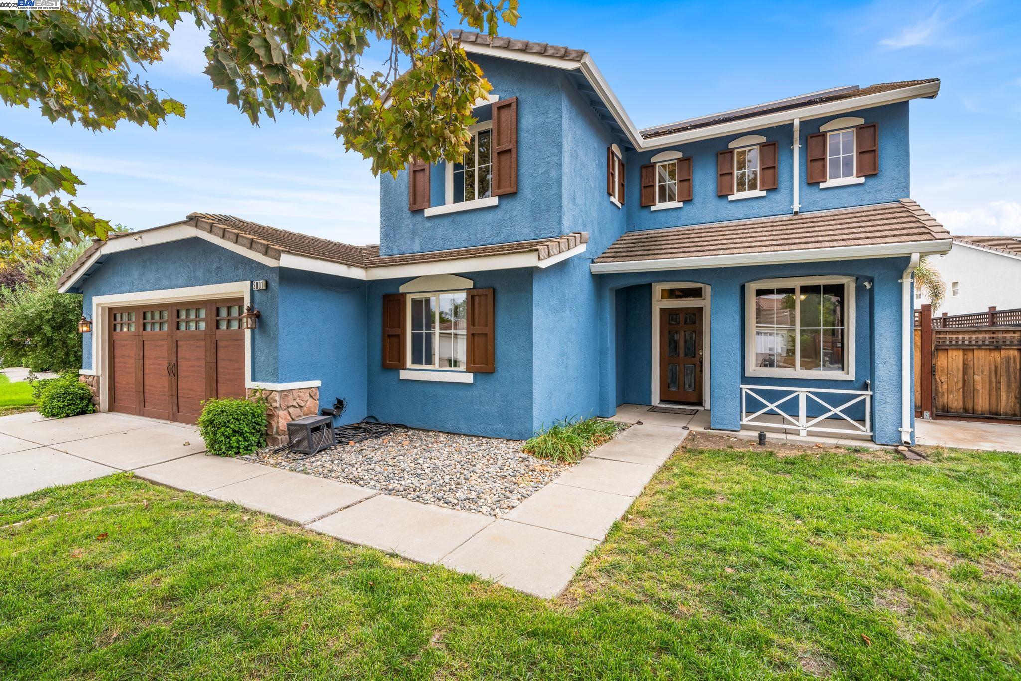 Detail Gallery Image 2 of 30 For 2001 Bridle Creek Cir, Tracy,  CA 95377-0205 - 5 Beds | 3 Baths
