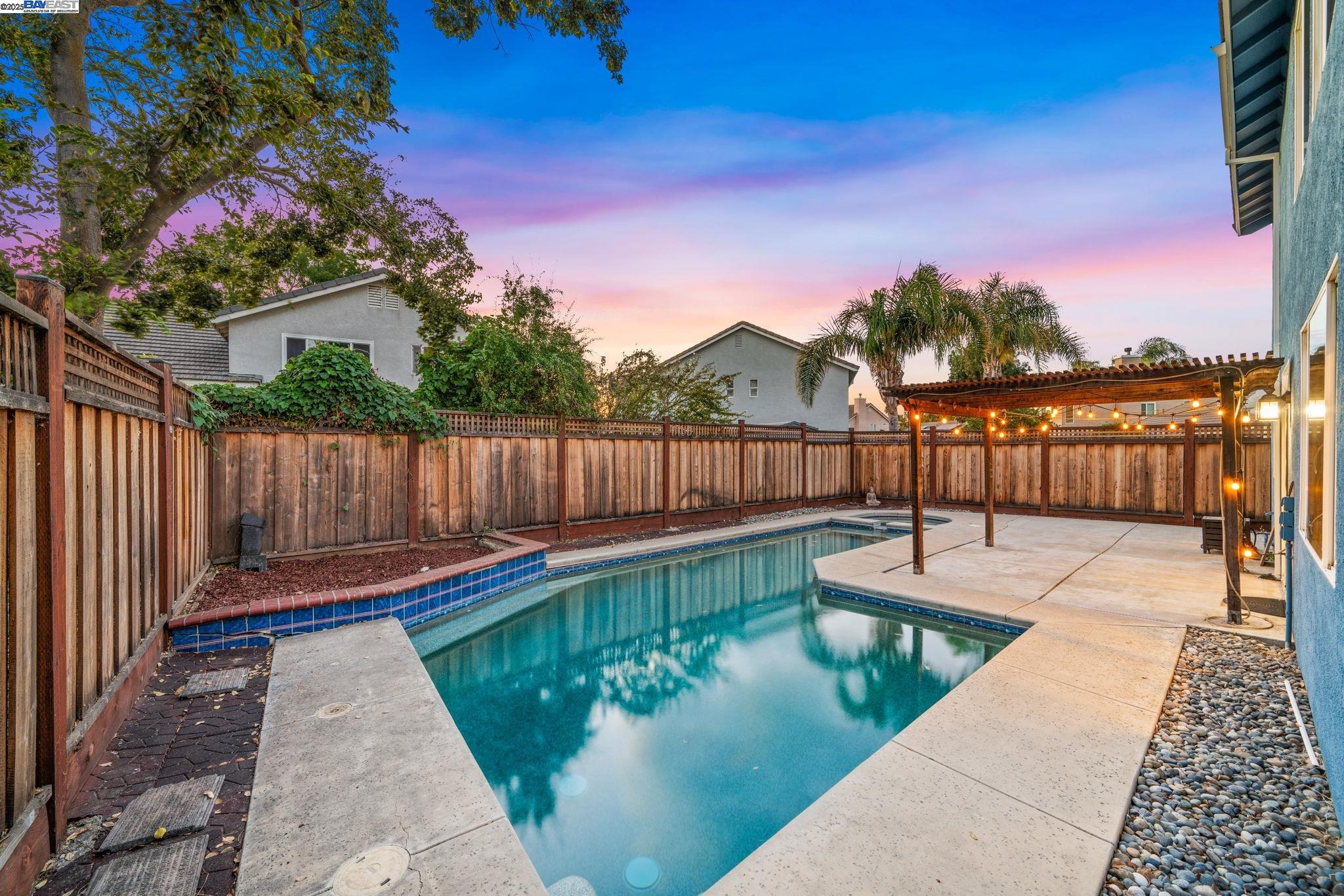 Detail Gallery Image 22 of 30 For 2001 Bridle Creek Cir, Tracy,  CA 95377-0205 - 5 Beds | 3 Baths