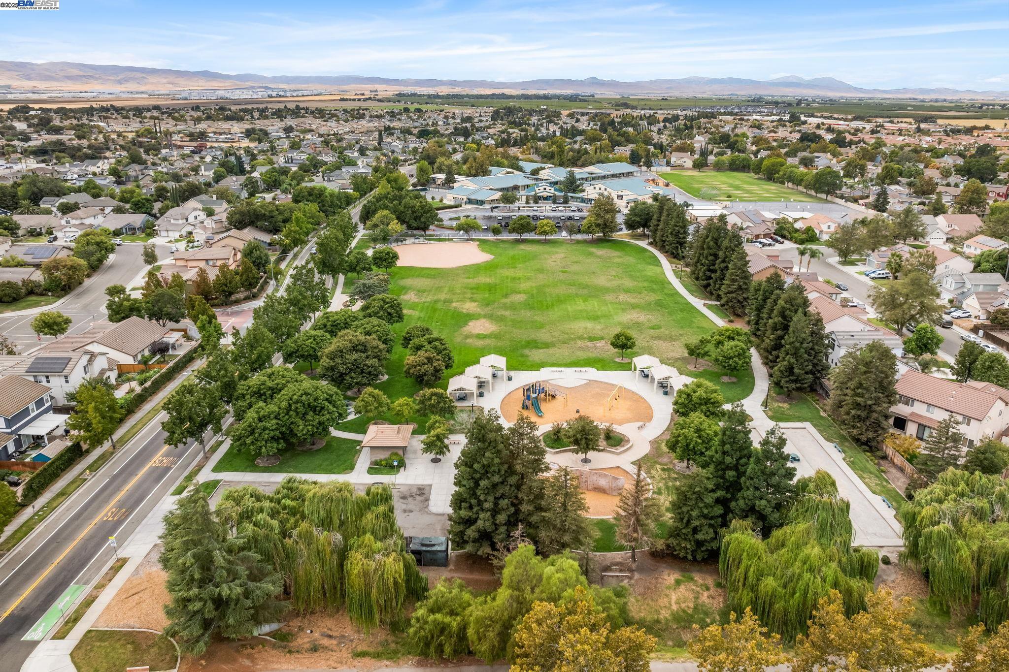 Detail Gallery Image 29 of 30 For 2001 Bridle Creek Cir, Tracy,  CA 95377-0205 - 5 Beds | 3 Baths