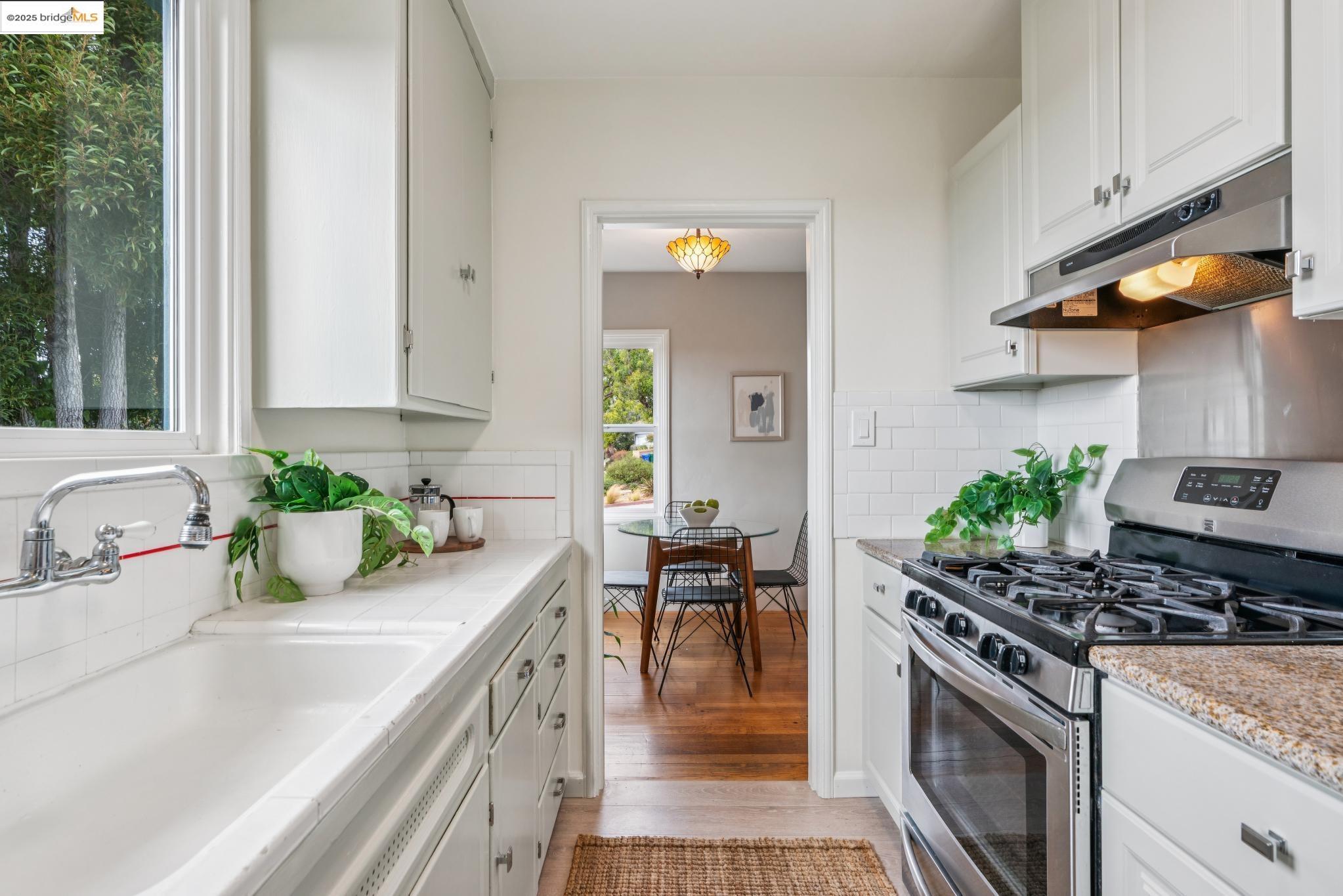 Detail Gallery Image 18 of 38 For 5634 Burlingame Ave, Richmond,  CA 94804 - 2 Beds | 1 Baths