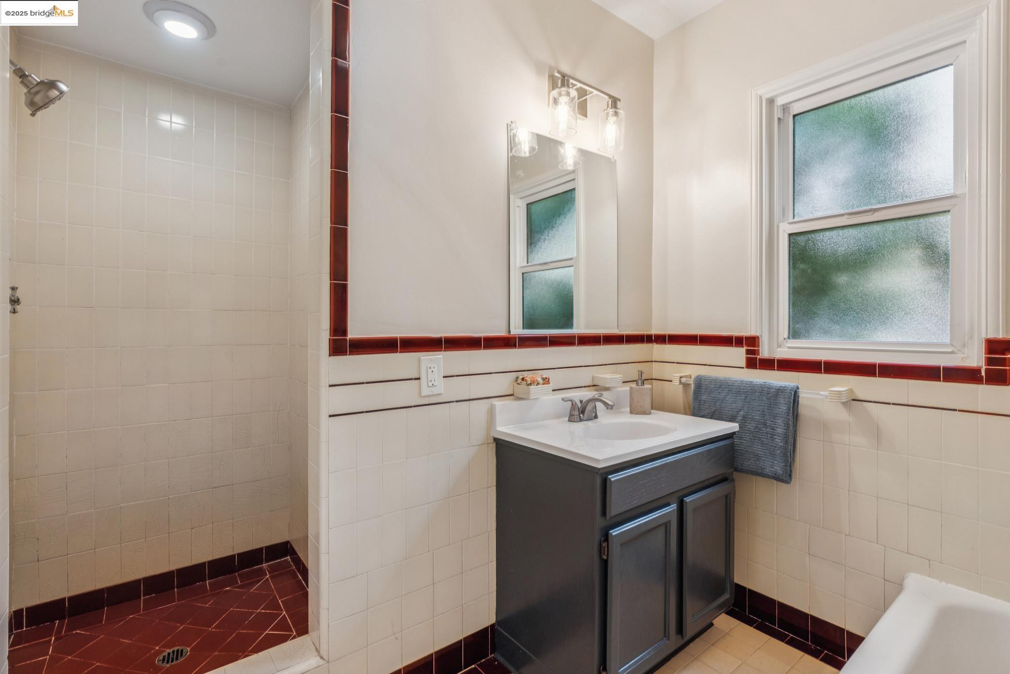 Detail Gallery Image 26 of 38 For 5634 Burlingame Ave, Richmond,  CA 94804 - 2 Beds | 1 Baths