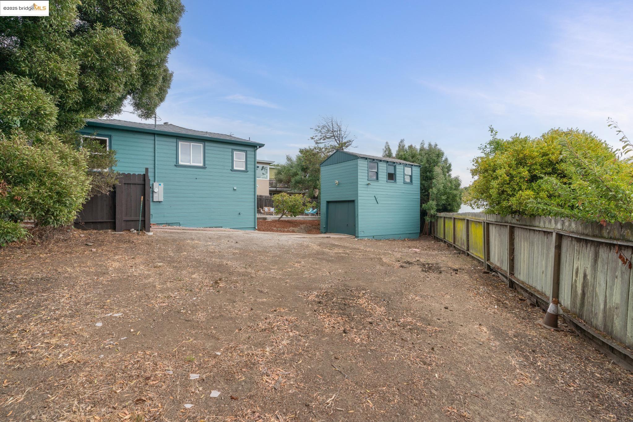 Detail Gallery Image 36 of 38 For 5634 Burlingame Ave, Richmond,  CA 94804 - 2 Beds | 1 Baths