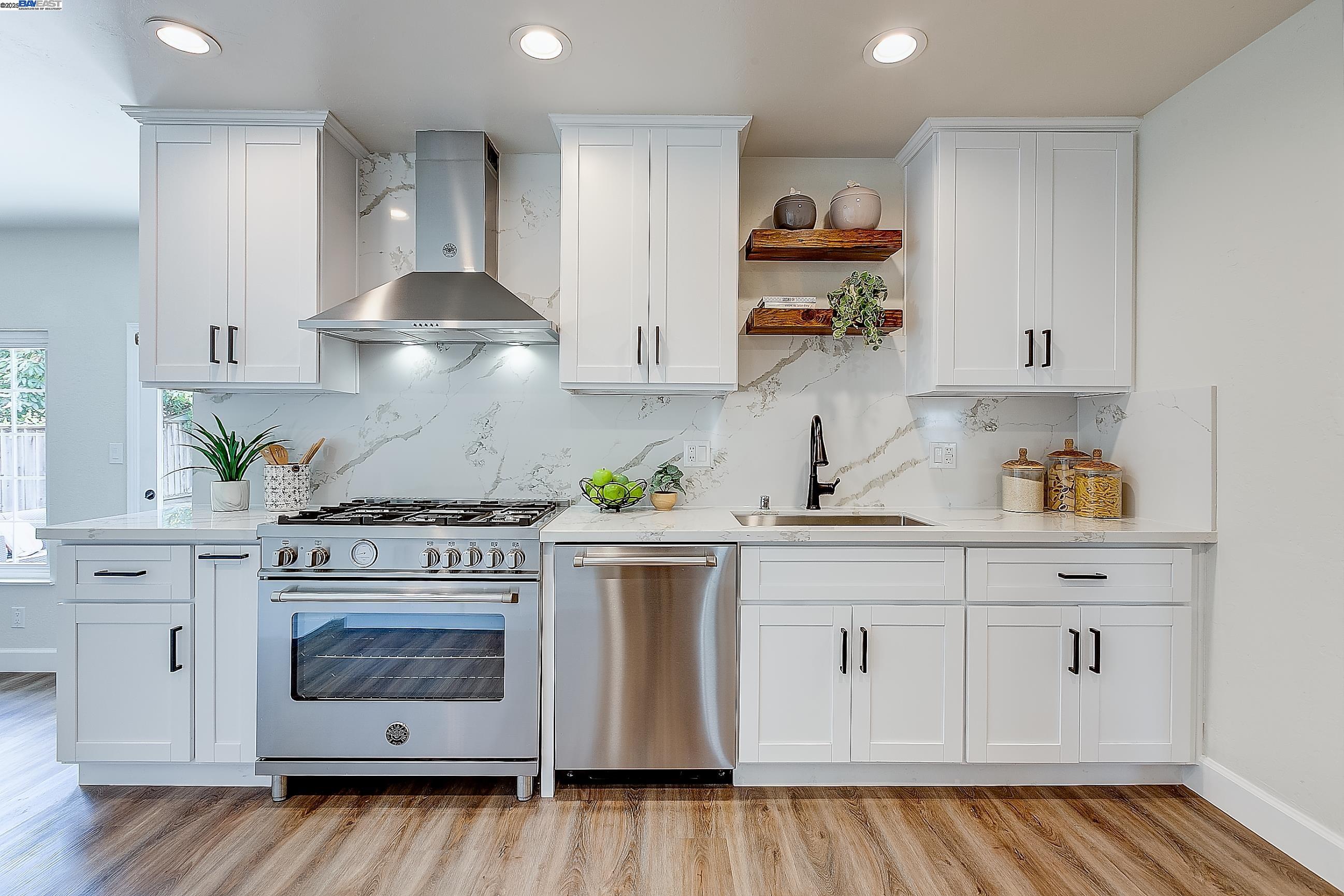 Detail Gallery Image 7 of 24 For 40803 Blacow Rd, Fremont,  CA 94538 - 3 Beds | 2 Baths