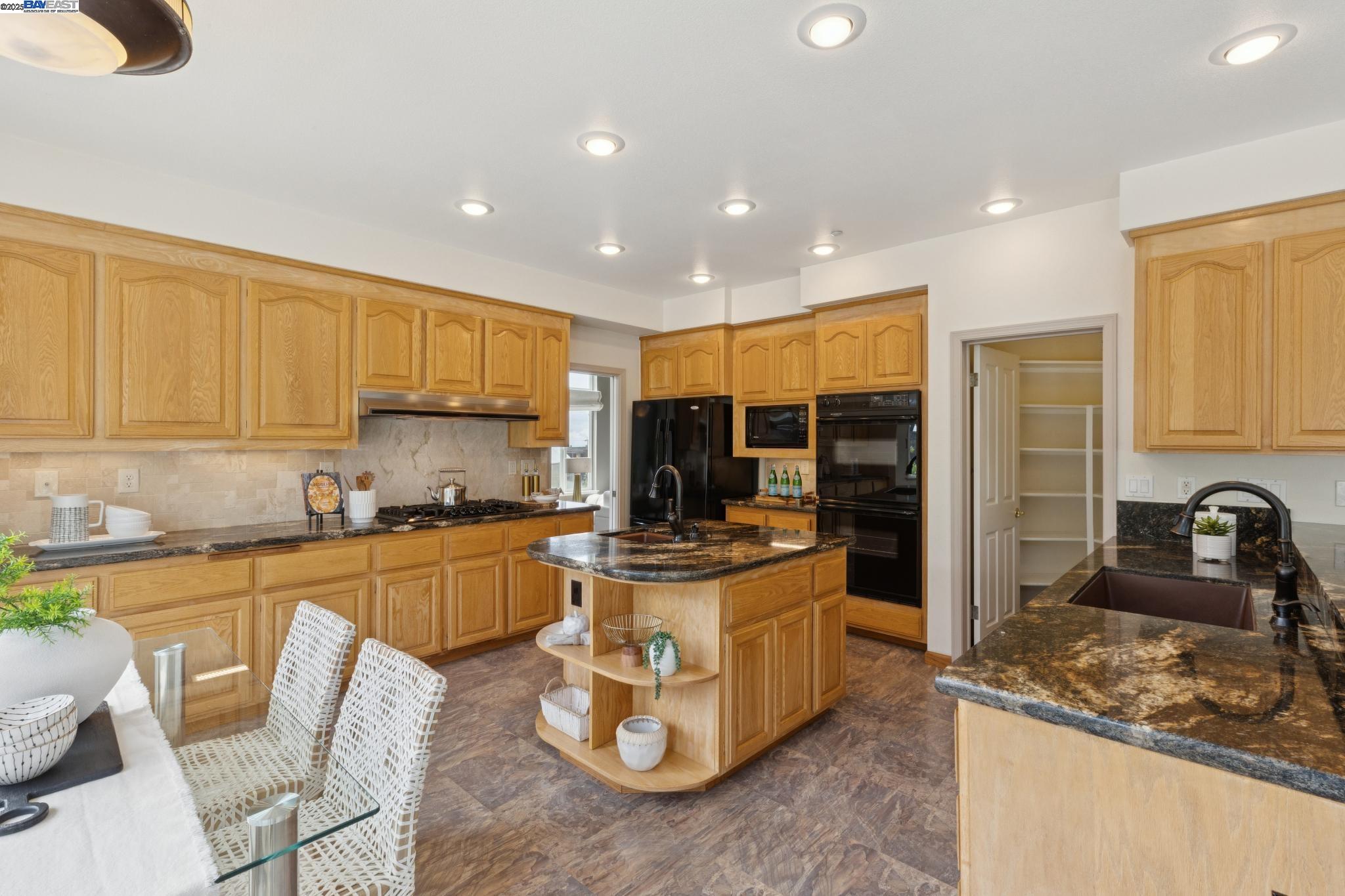 Detail Gallery Image 11 of 60 For 4460 Quicksilver Ct, Hayward,  CA 94542 - 4 Beds | 3 Baths