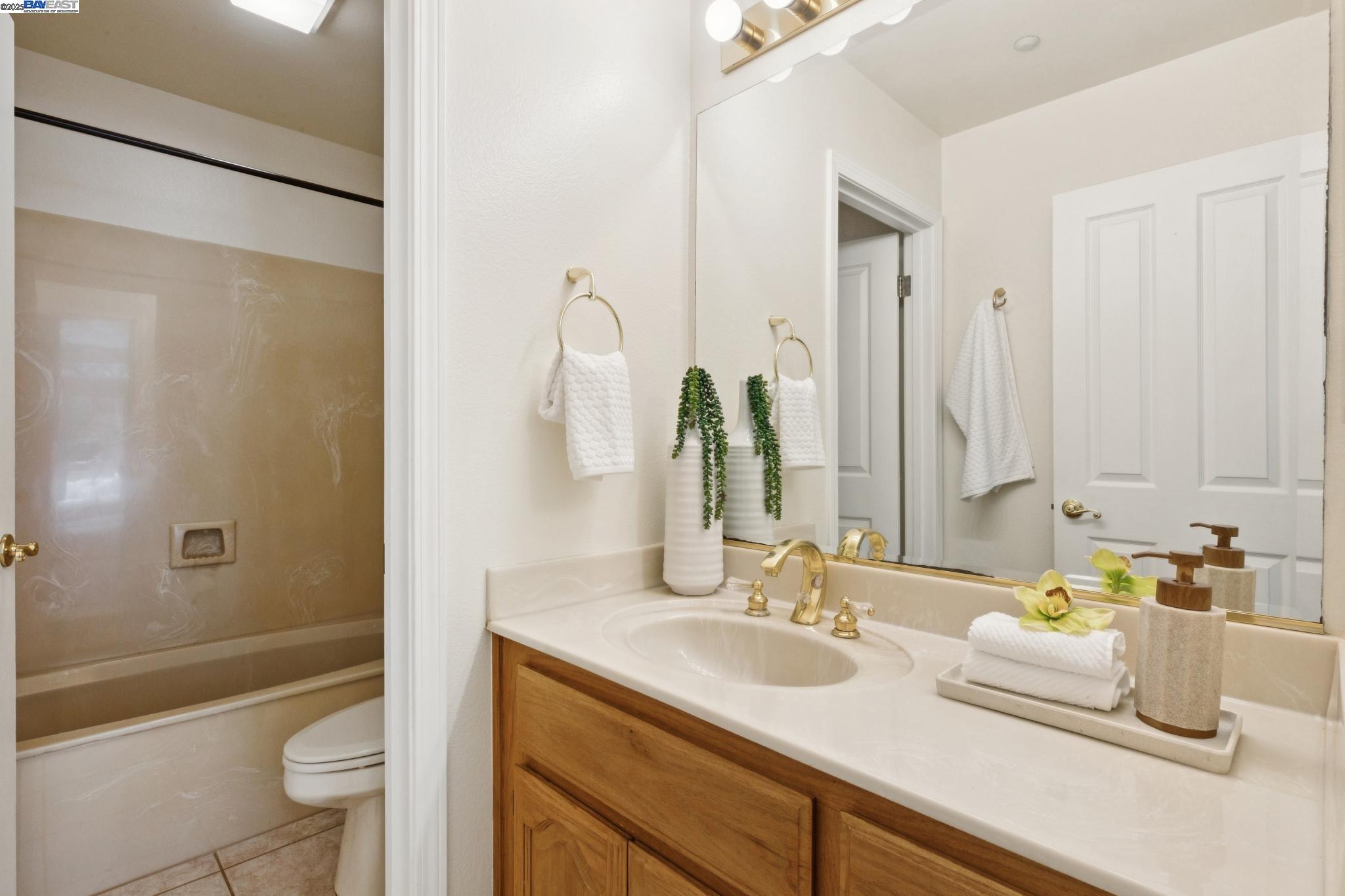 Detail Gallery Image 17 of 60 For 4460 Quicksilver Ct, Hayward,  CA 94542 - 4 Beds | 3 Baths
