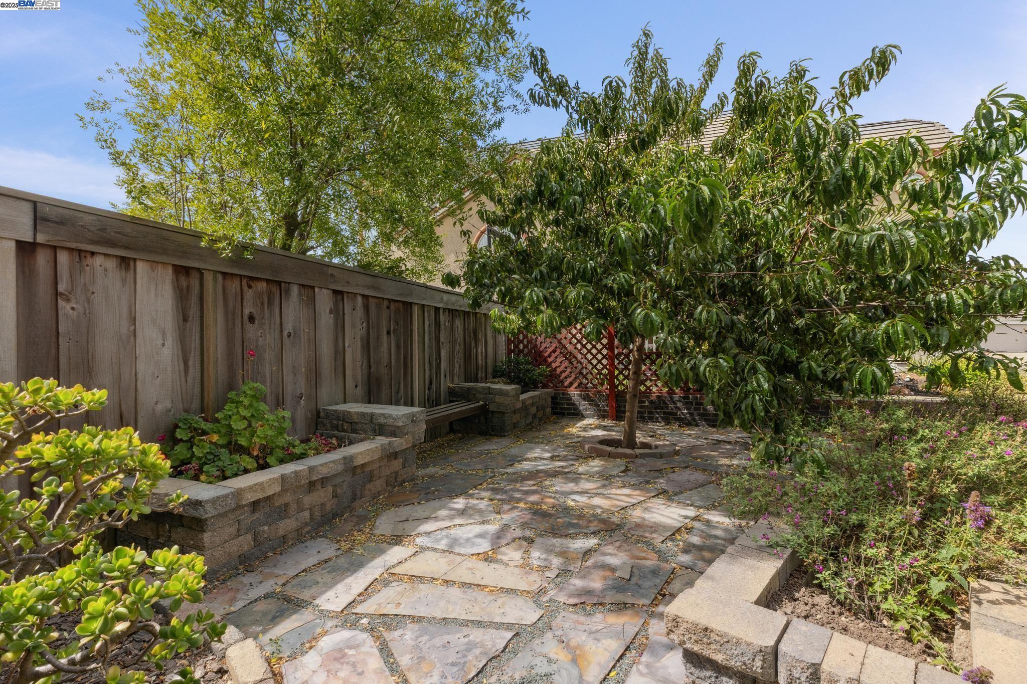 Detail Gallery Image 3 of 60 For 4460 Quicksilver Ct, Hayward,  CA 94542 - 4 Beds | 3 Baths