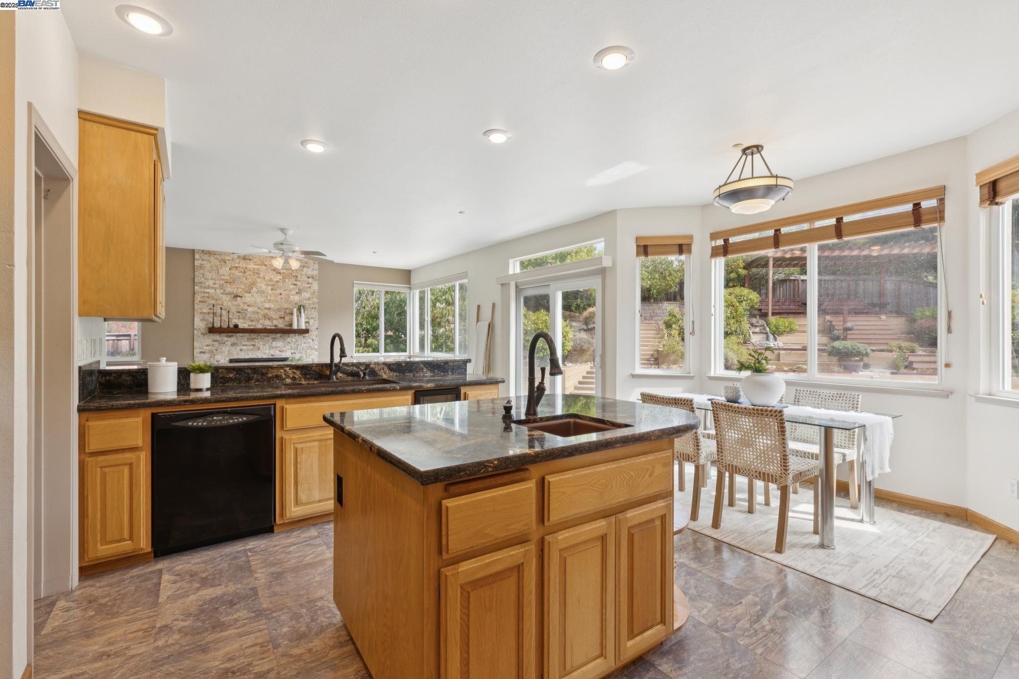 Detail Gallery Image 9 of 60 For 4460 Quicksilver Ct, Hayward,  CA 94542 - 4 Beds | 3 Baths
