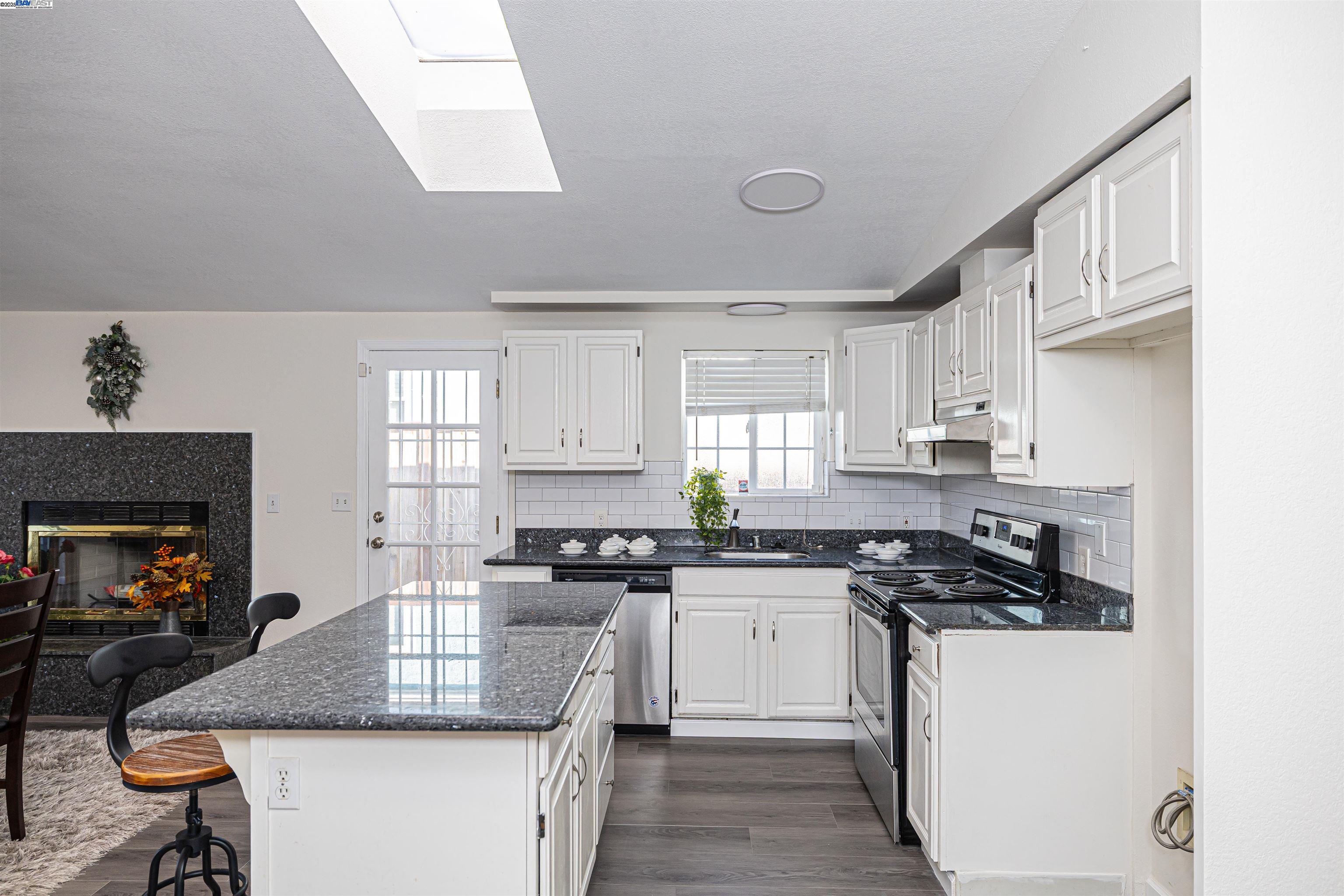 Detail Gallery Image 13 of 41 For 1722 Eveleth Ave, San Leandro,  CA 94577 - 3 Beds | 2/1 Baths
