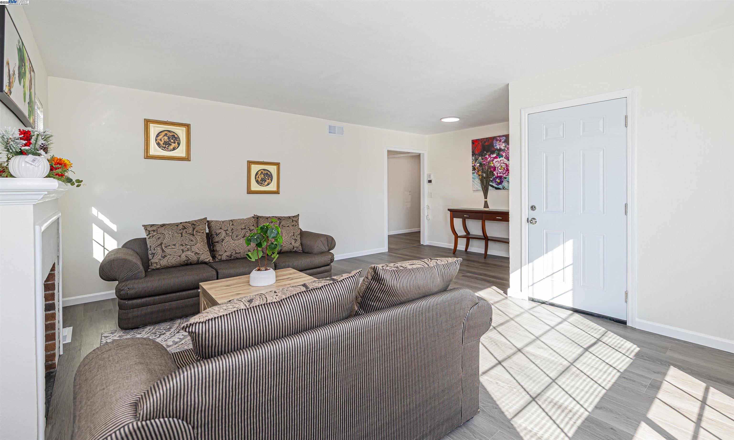 Detail Gallery Image 4 of 41 For 1722 Eveleth Ave, San Leandro,  CA 94577 - 3 Beds | 2/1 Baths